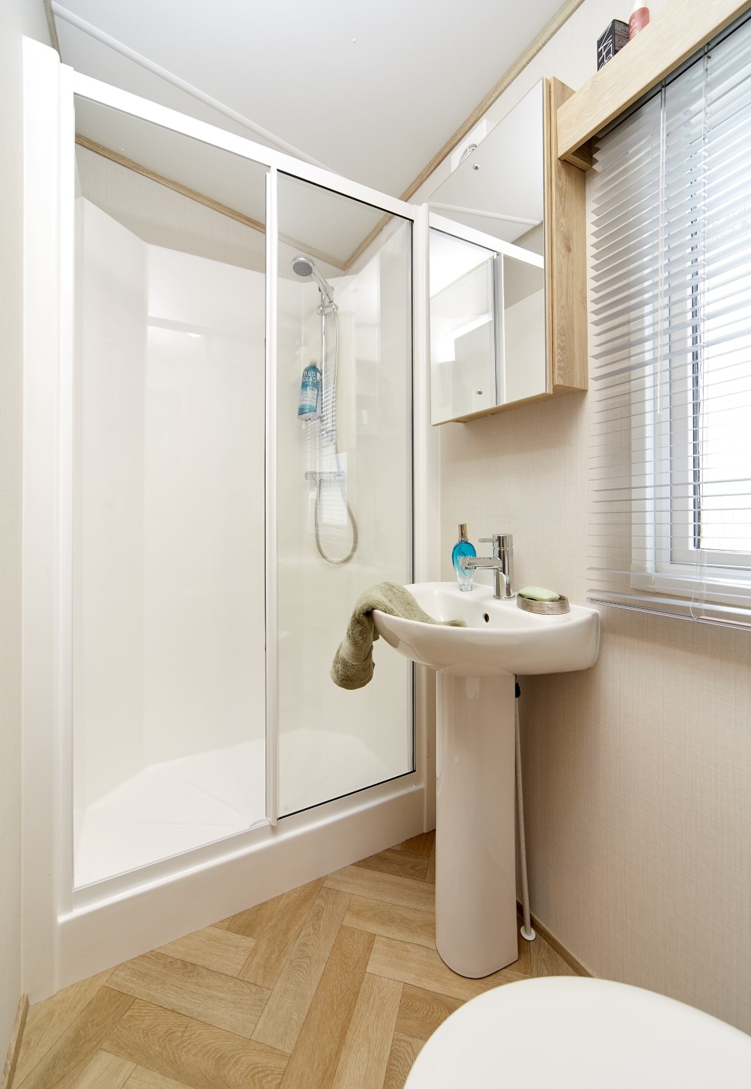 Salle d'eau du mobil-home BAYVIEW