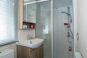 Salle d'eau du mobil-home JUNIPER
