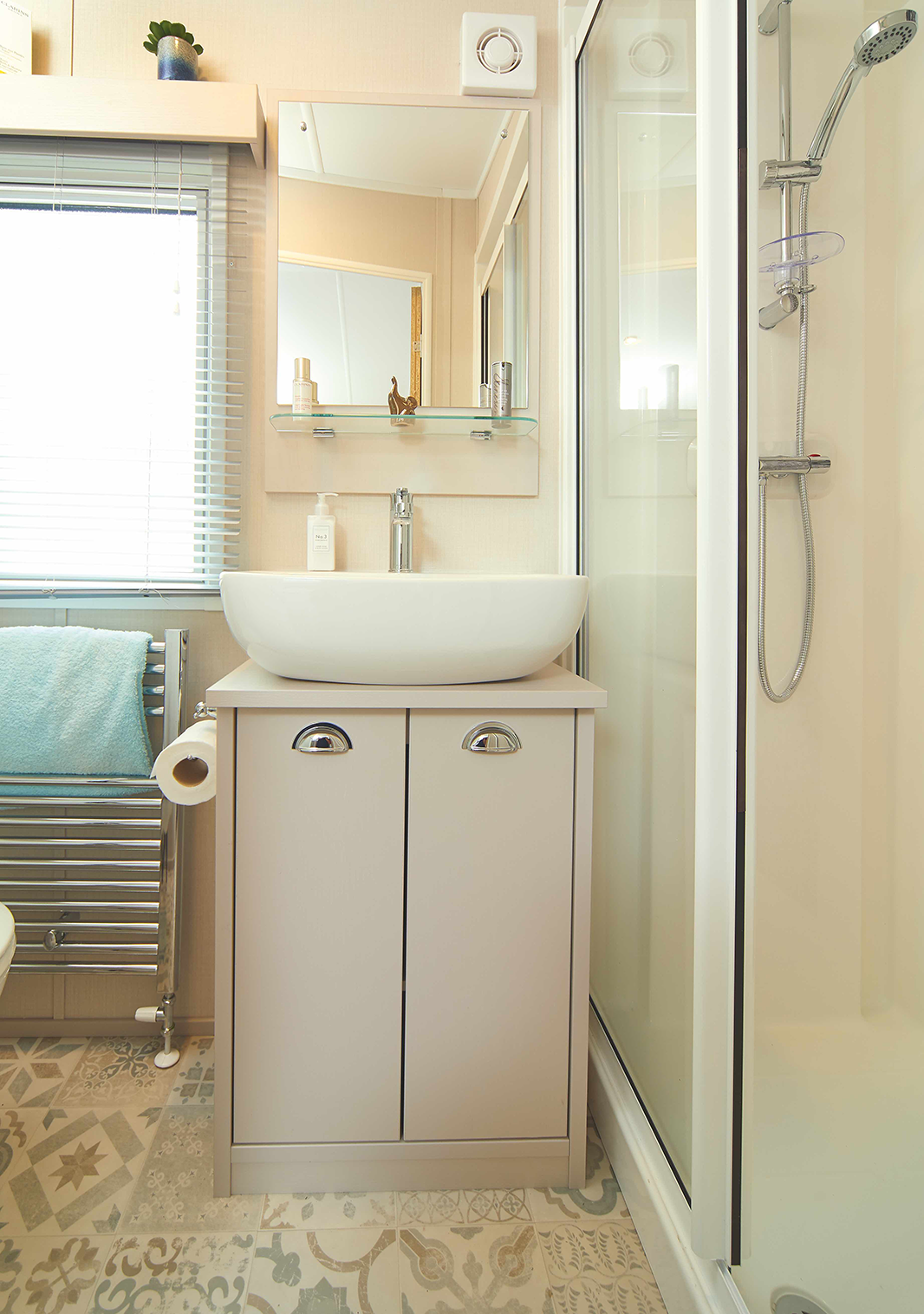 Salle d'eau du mobil-home LAKEHOUSE