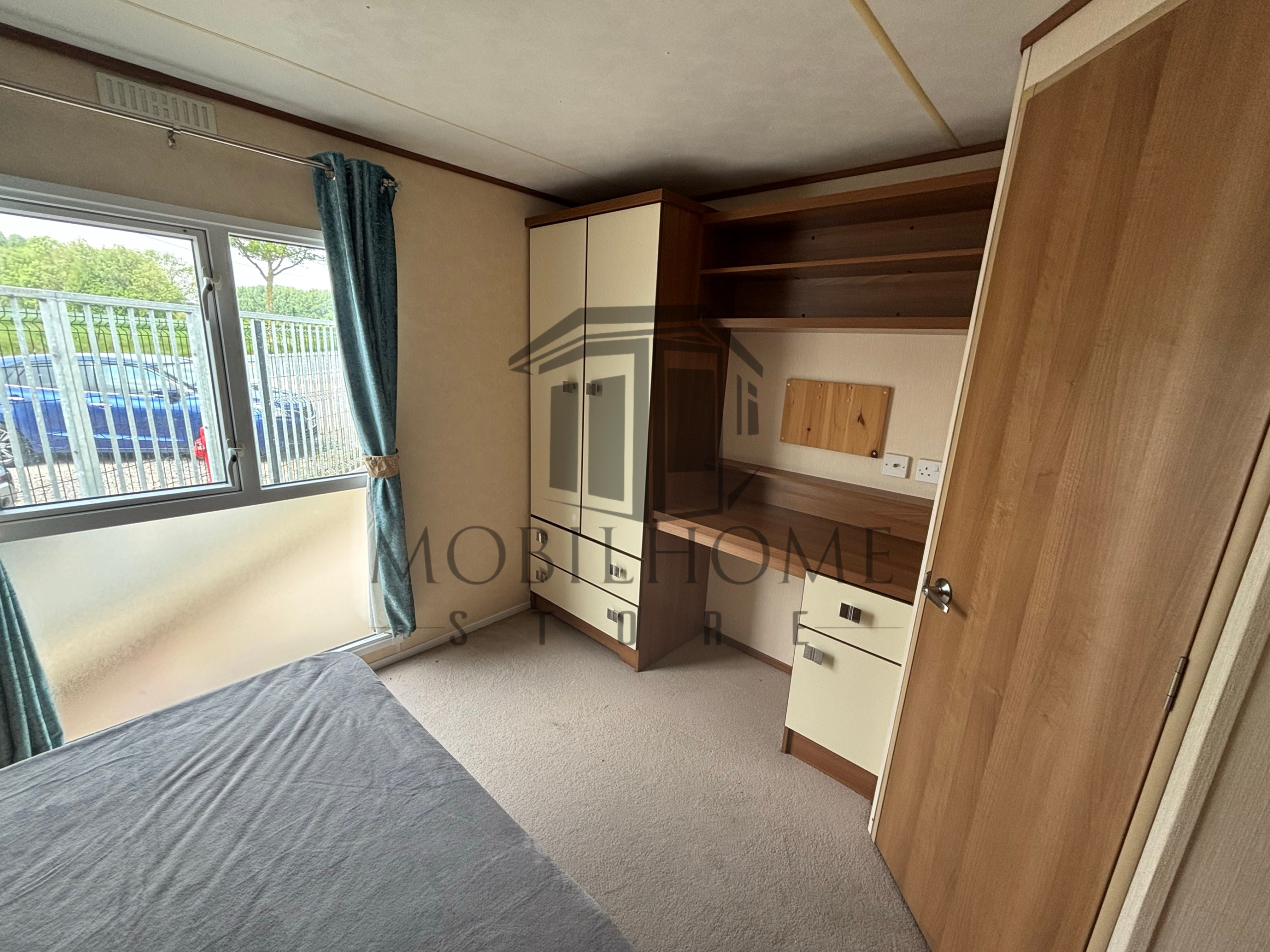Vue de la chambre parentale du mobil-home ABI CONNOISSEUR
