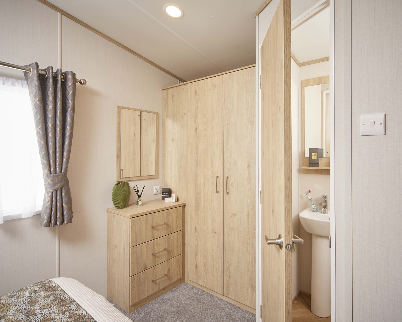 Vue de la chambre parentale du mobil-home BAYVIEW