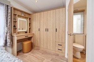 Vue de la chambre parentale du mobil-home BELLEVUE