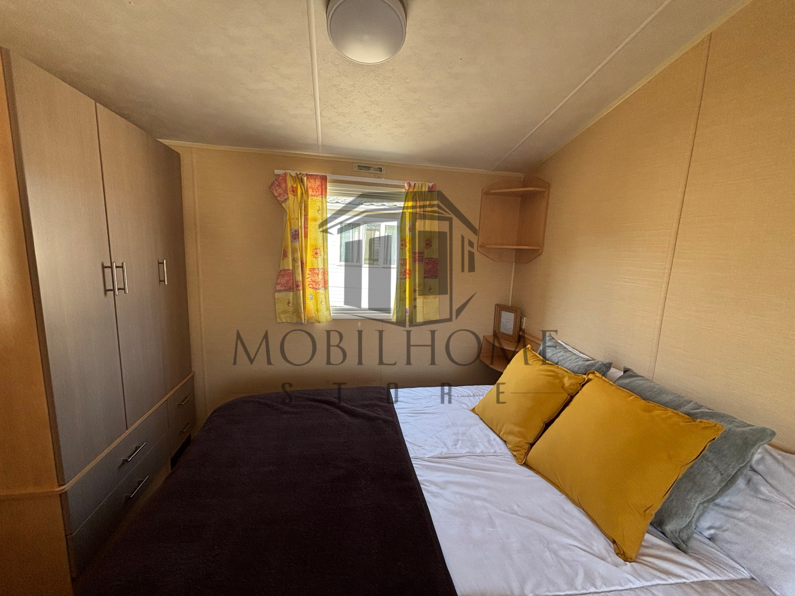 Vue de la chambre parentale du mobil-home WILLERBY SALSA