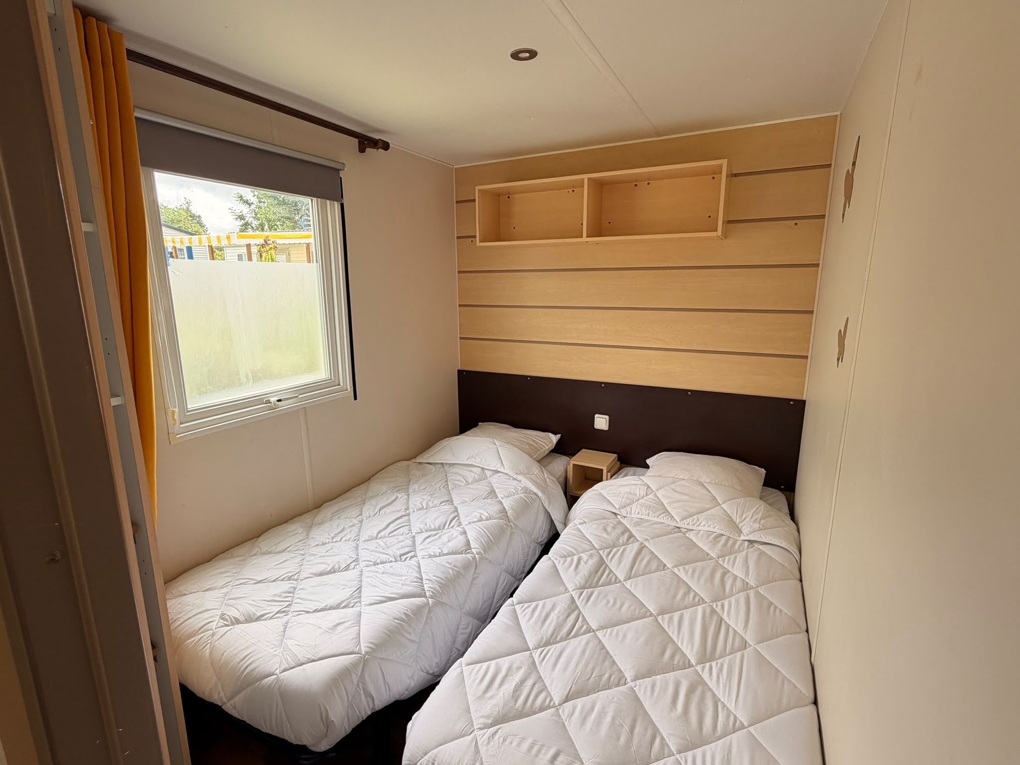 Chambre du mobil-home P146 du camping La Tentation