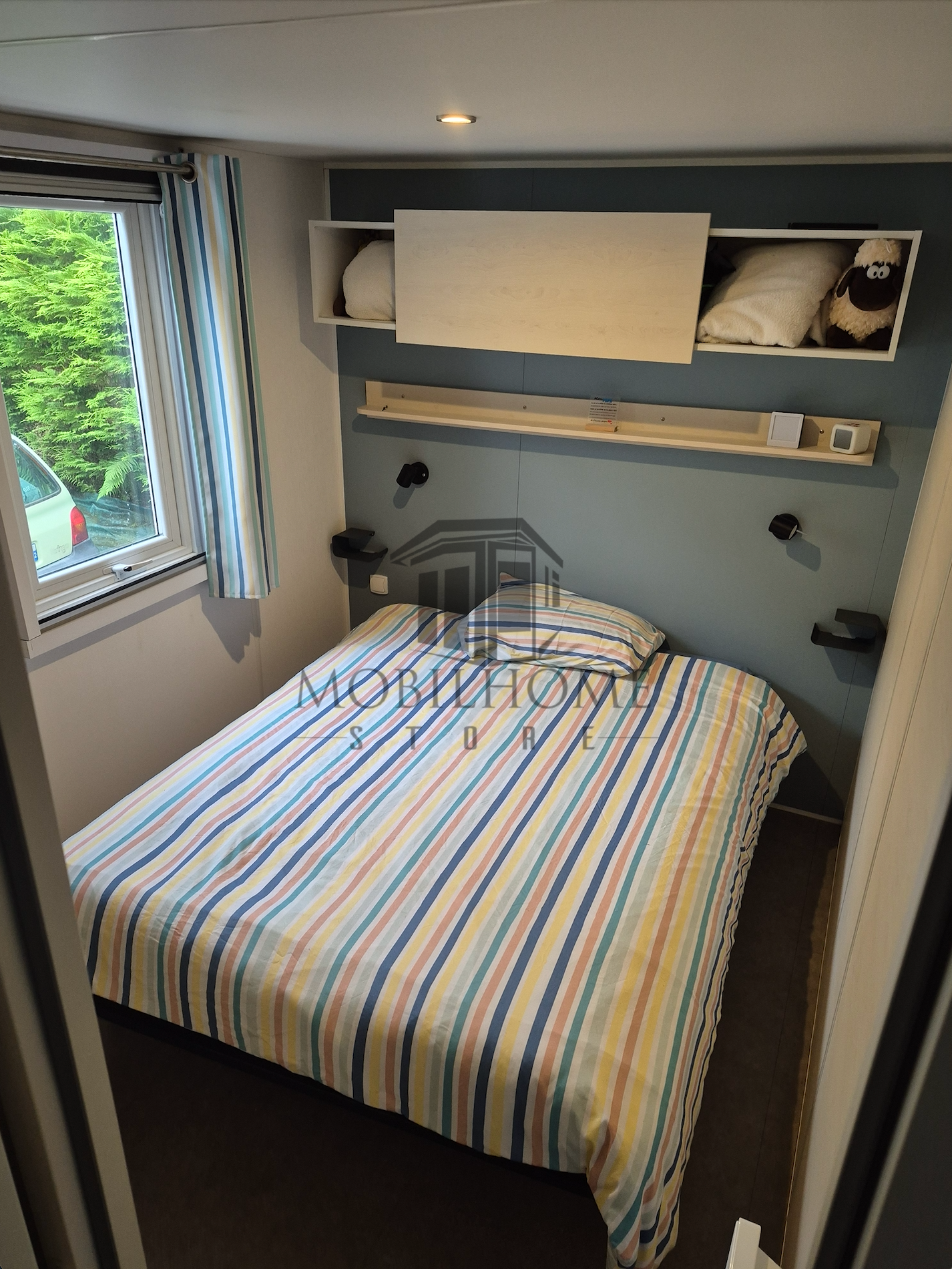 Chambre parentale du mobil-home IRM SMALA vendu sur emplacement sur le camping de La Nouvelle Aventure