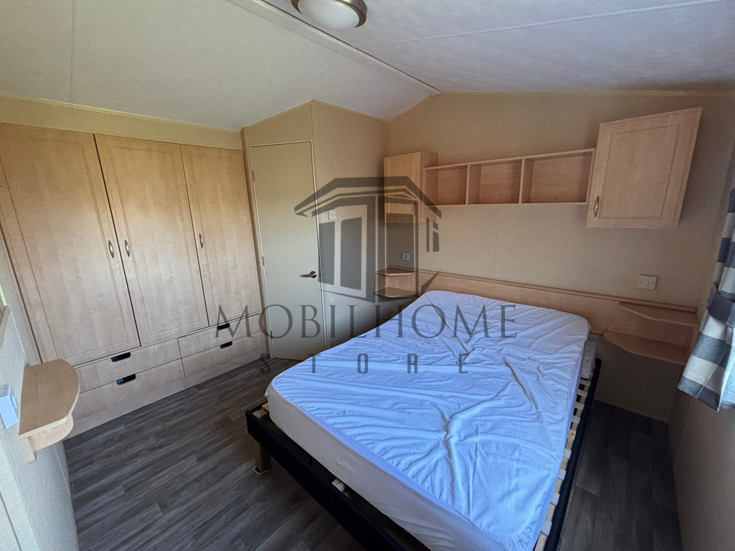 Chambre parentale du mobil-home P74