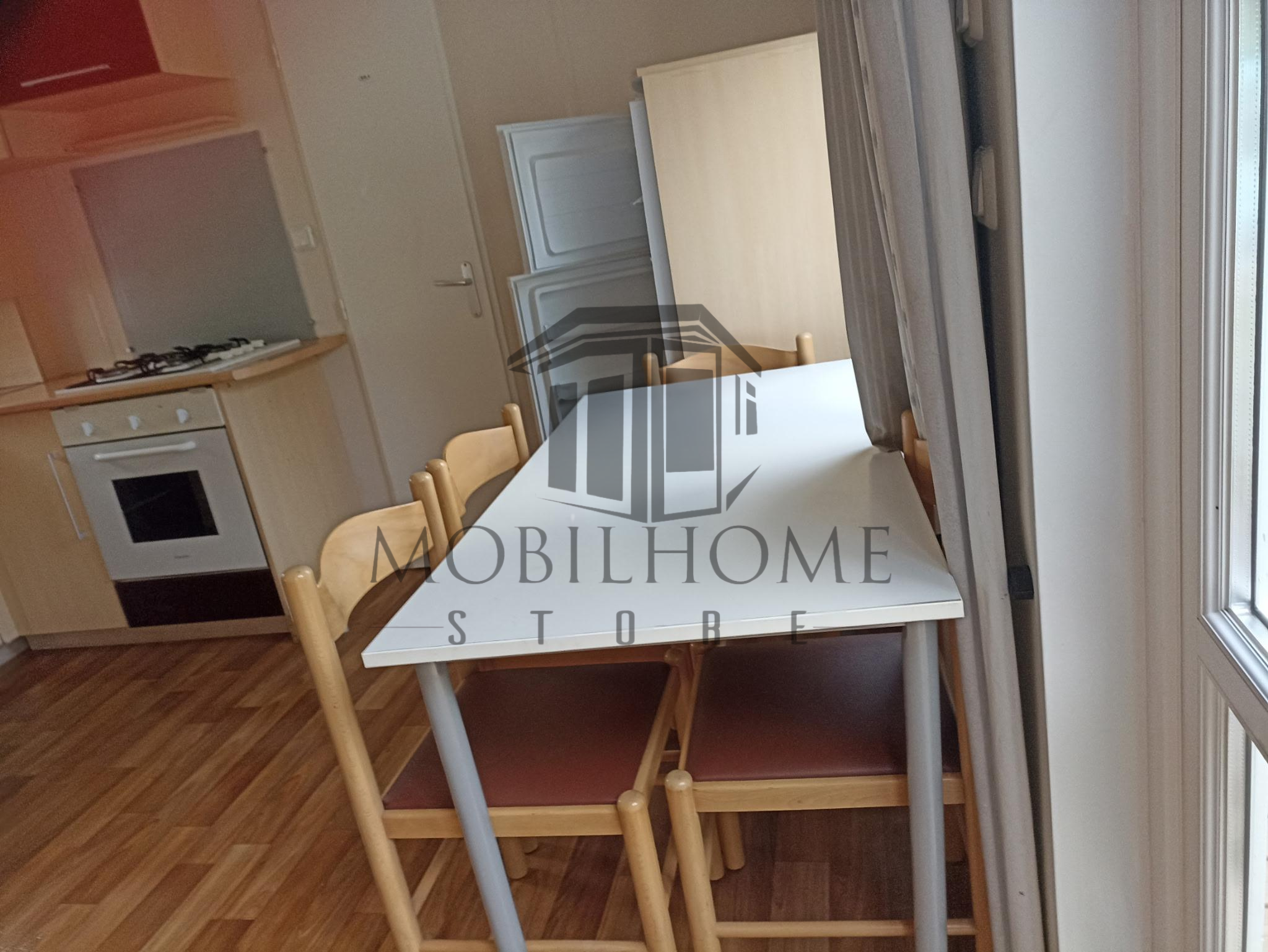 Coin repas du mobil-home IRM APPOLON vendu sur emplacement sur le camping de La Nouvelle Aventure