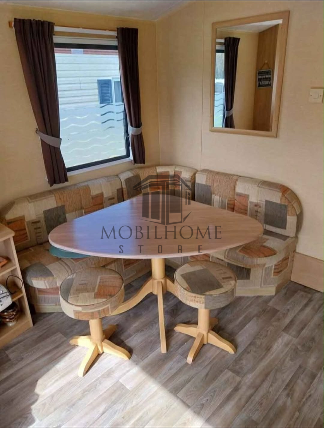 Coin repas du mobil-home WILLEBY RIO vendu sur emplacement sur le camping de La Sensation