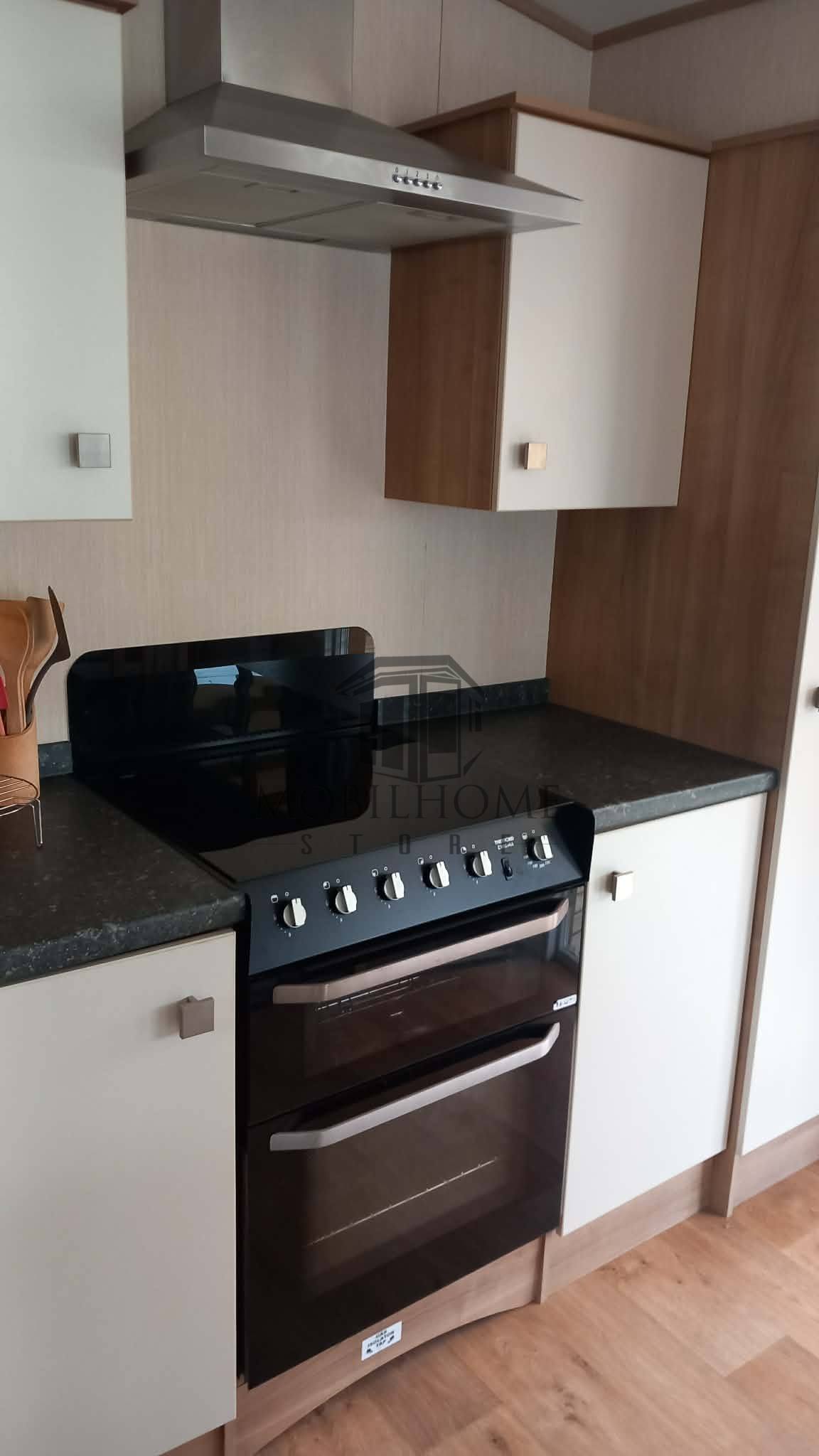 Cuisine du mobil-home ABI SUNNINGDALE vendu sur emplacement sur le camping de La Sensation