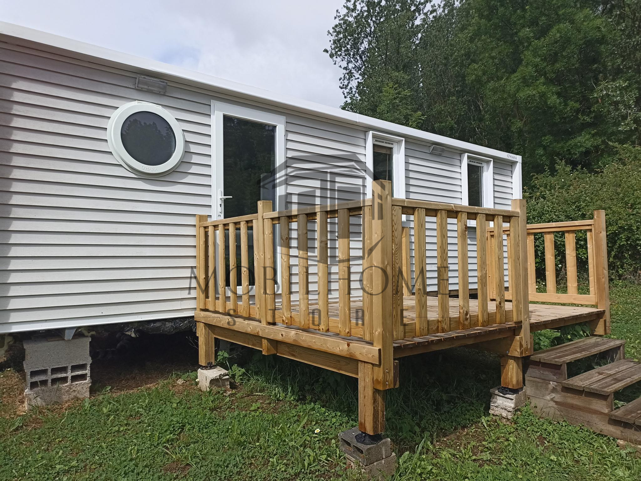 Devanture du mobil-home O'AHARA vendu sur emplacement sur le camping de La Nouvelle Aventure