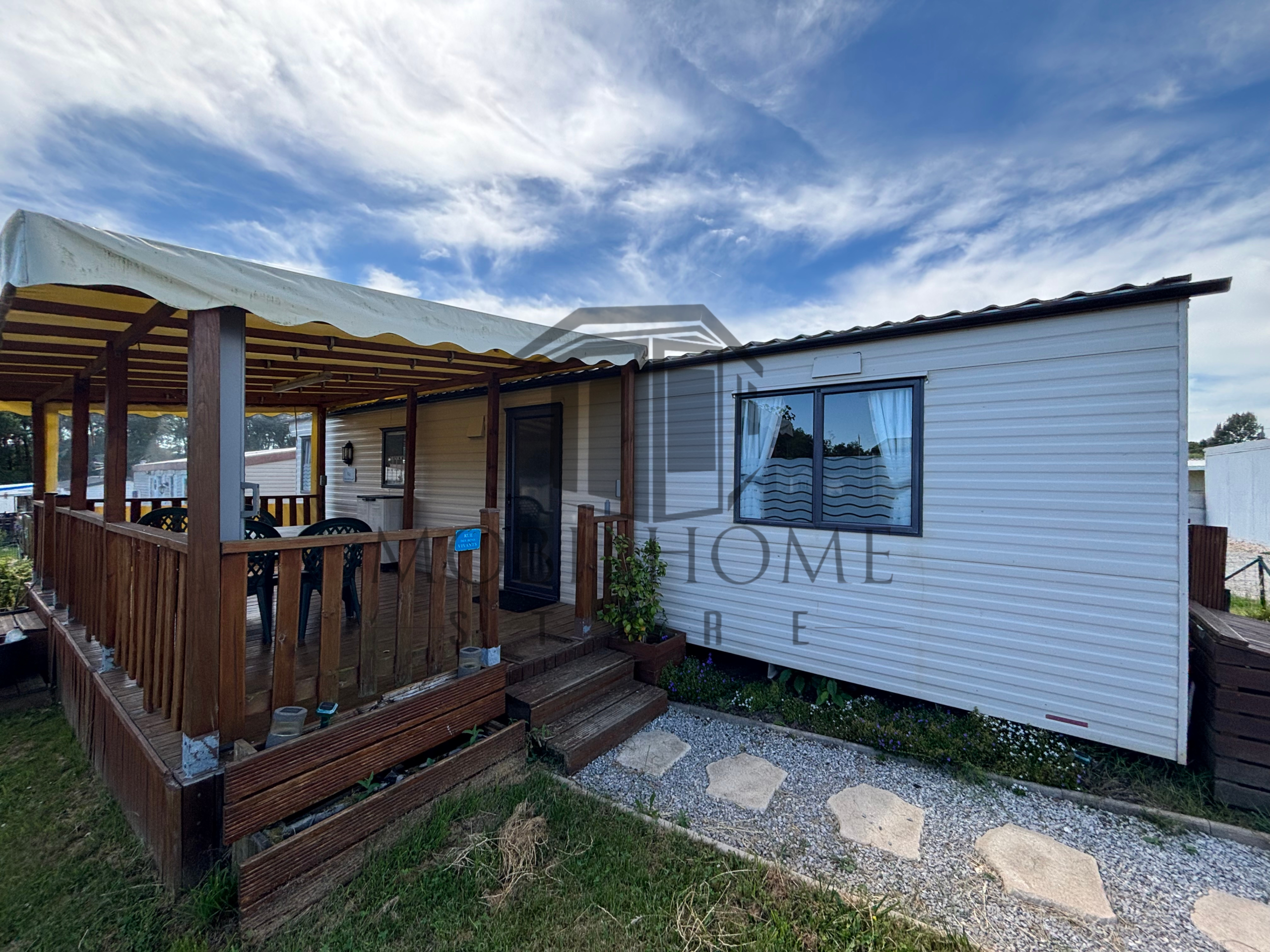Devanture du mobil-home P74