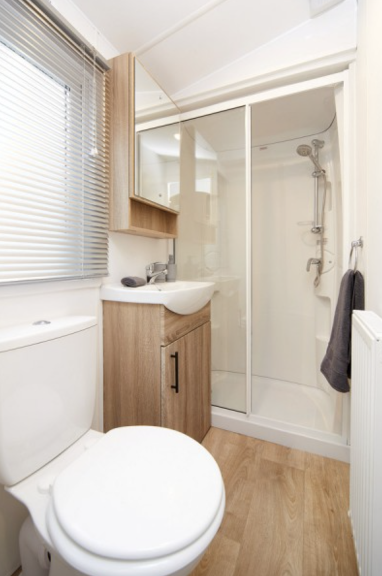 Salle d'eau du mobil-home EUROPA JUNIPER