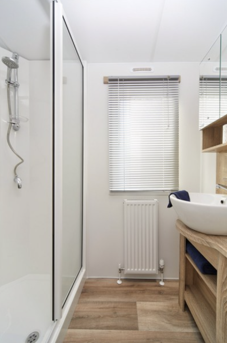Salle d'eau du mobil-home EUROPA MULBERRY NEO
