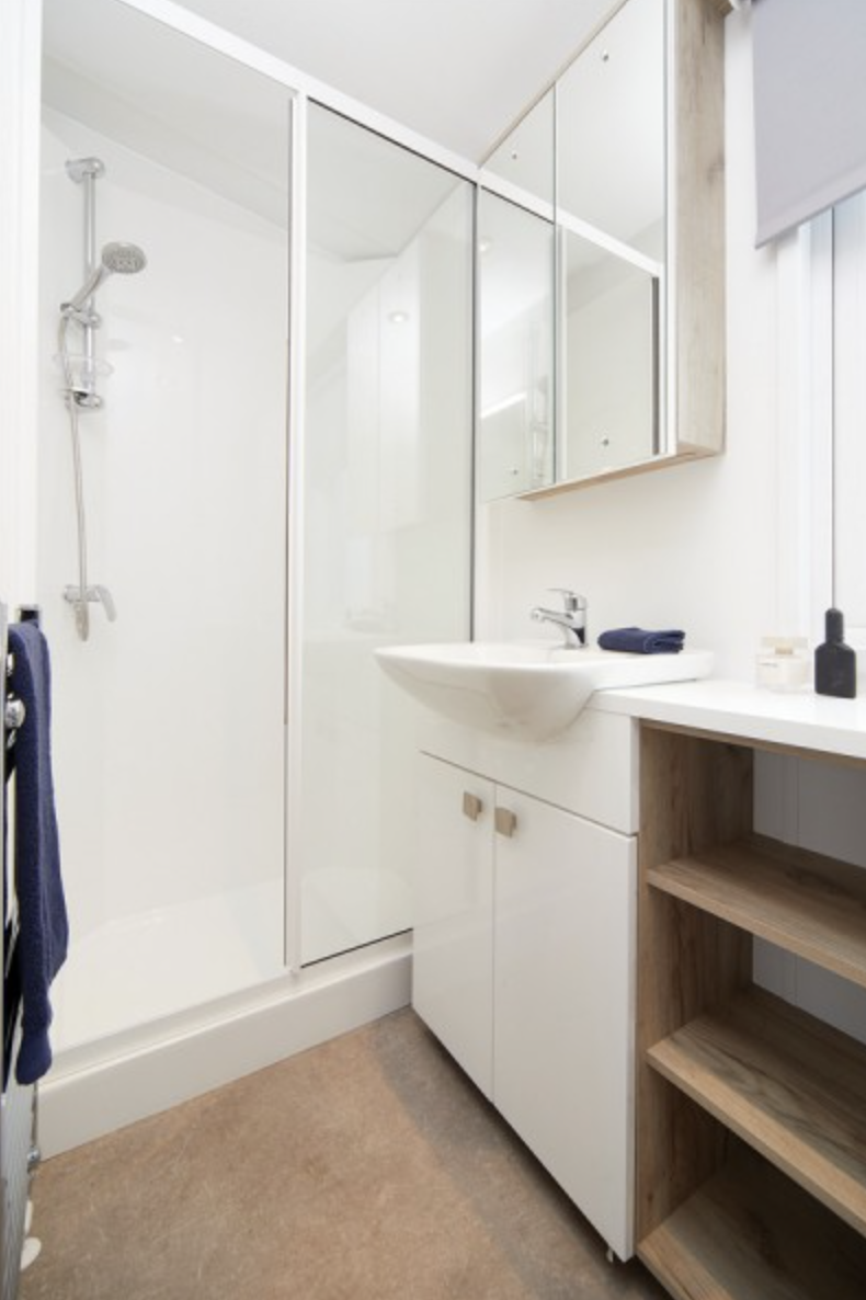 Salle d'eau du mobil-home EUROPA SCALA
