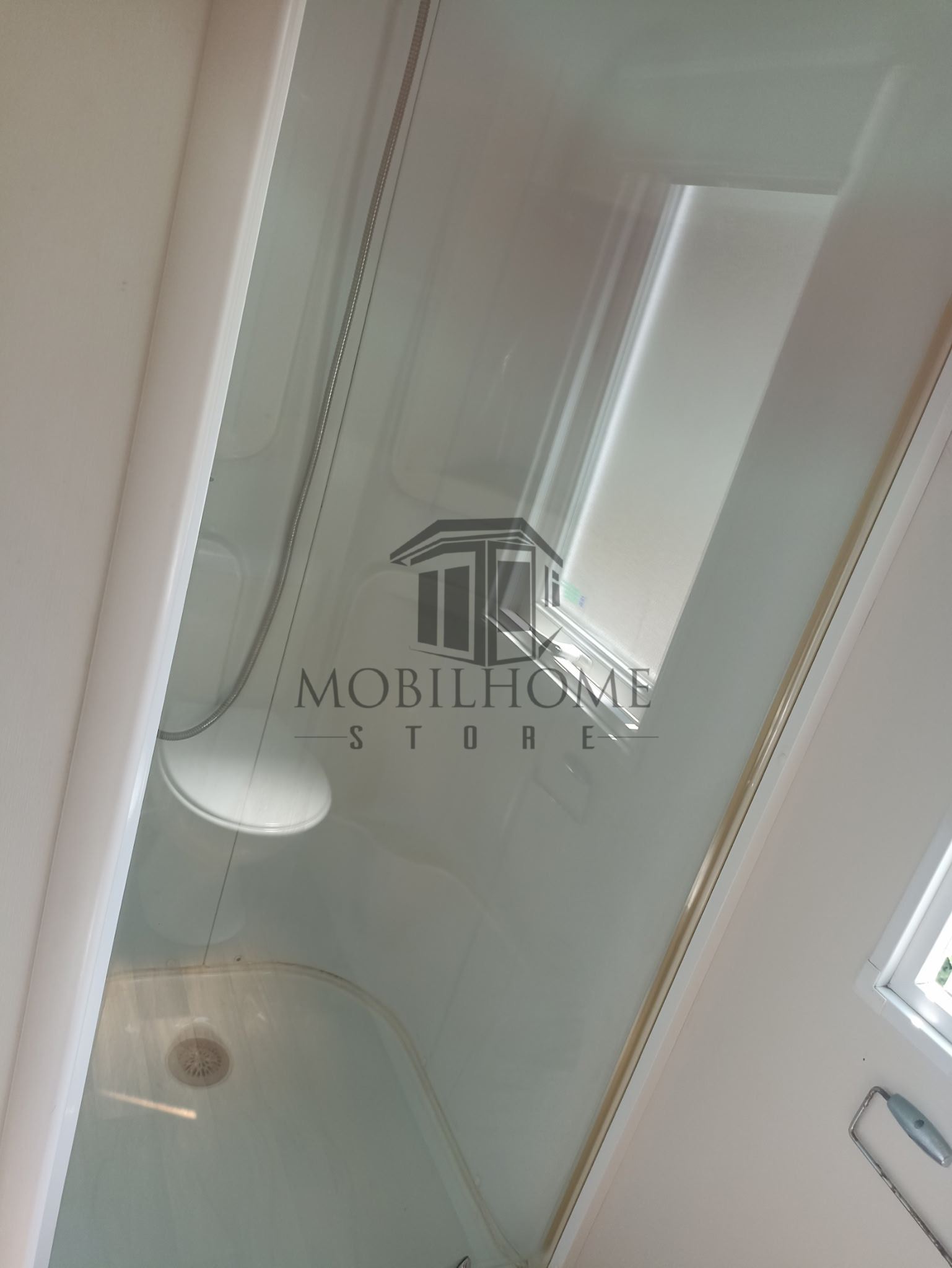 Salle d'eau du mobil-home IRM APPOLON