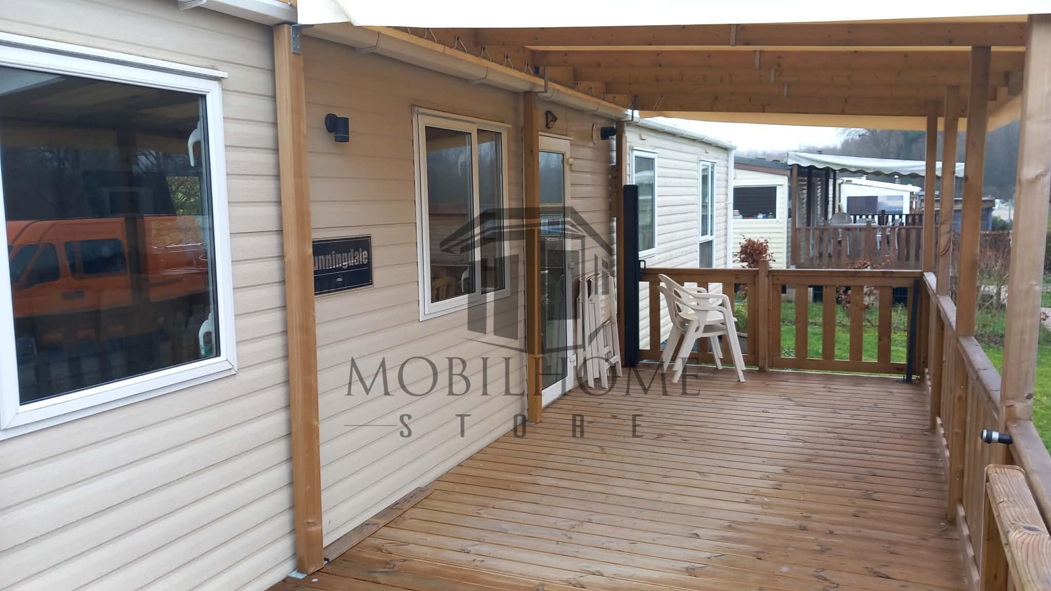 Terrasse du mobil-home ABI SUNNINGDALE vendu sur emplacement sur le camping de La Sensation