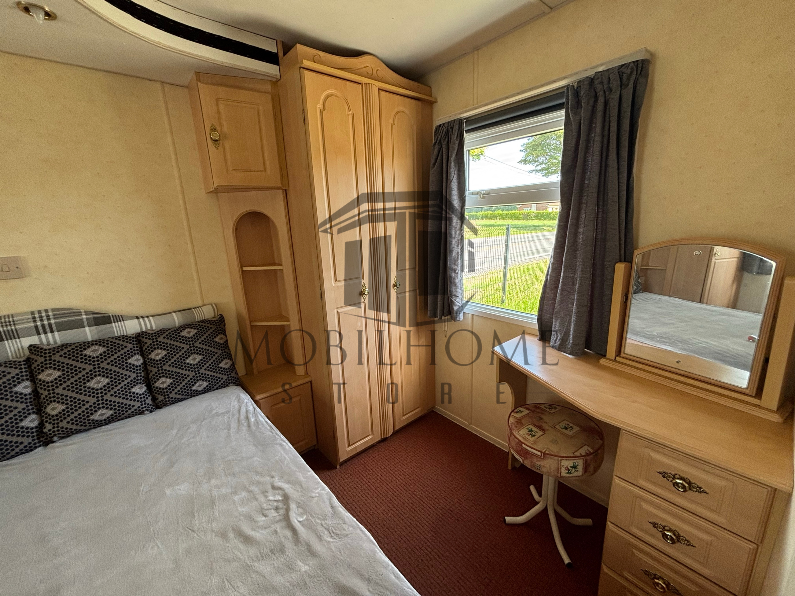 Vue de la chambre parentale du mobil-home COSALT DEVON