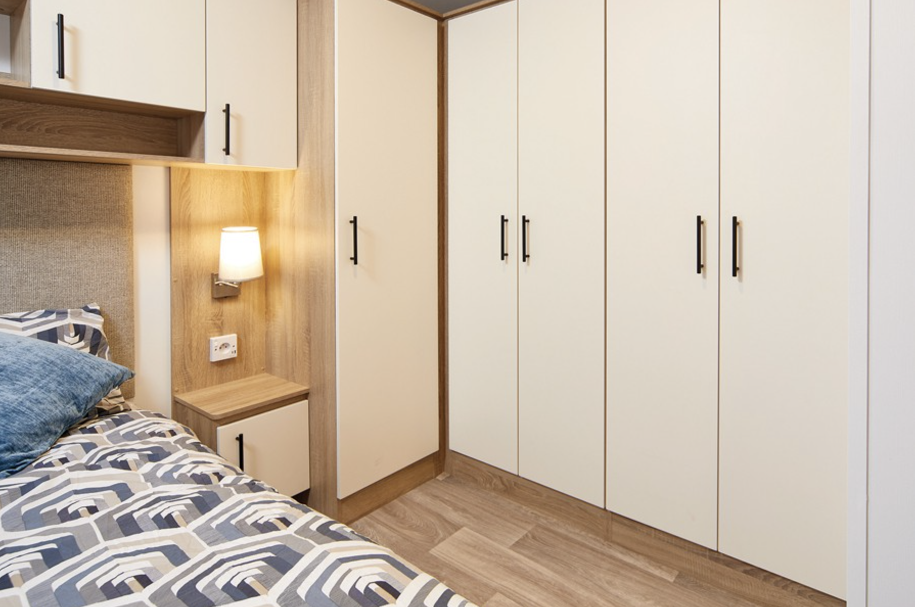 Vue de la chambre parentale du mobil-home EUROPA MAPLE