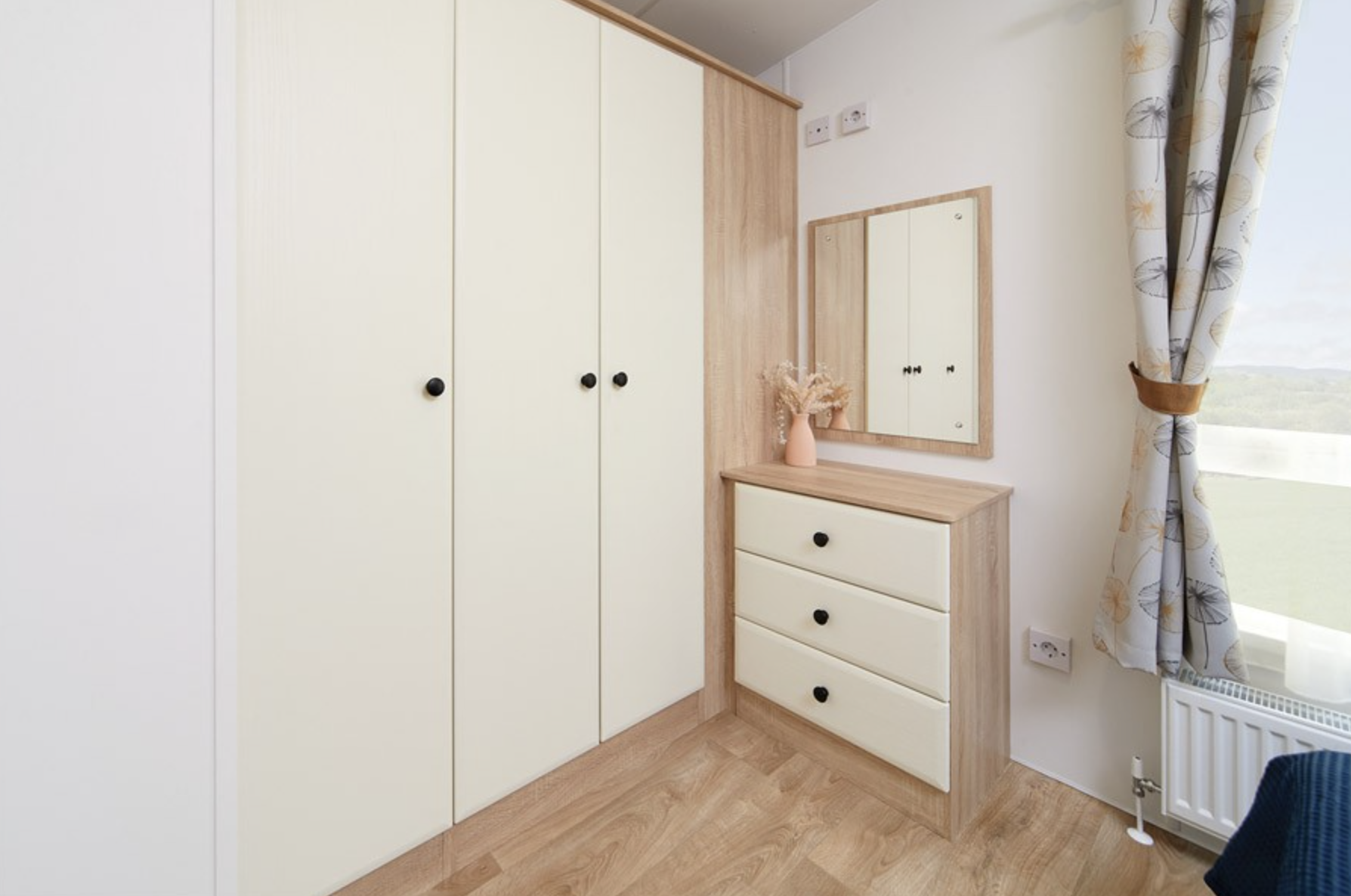 Vue de la chambre parentale du mobil-home EUROPA WILLOW