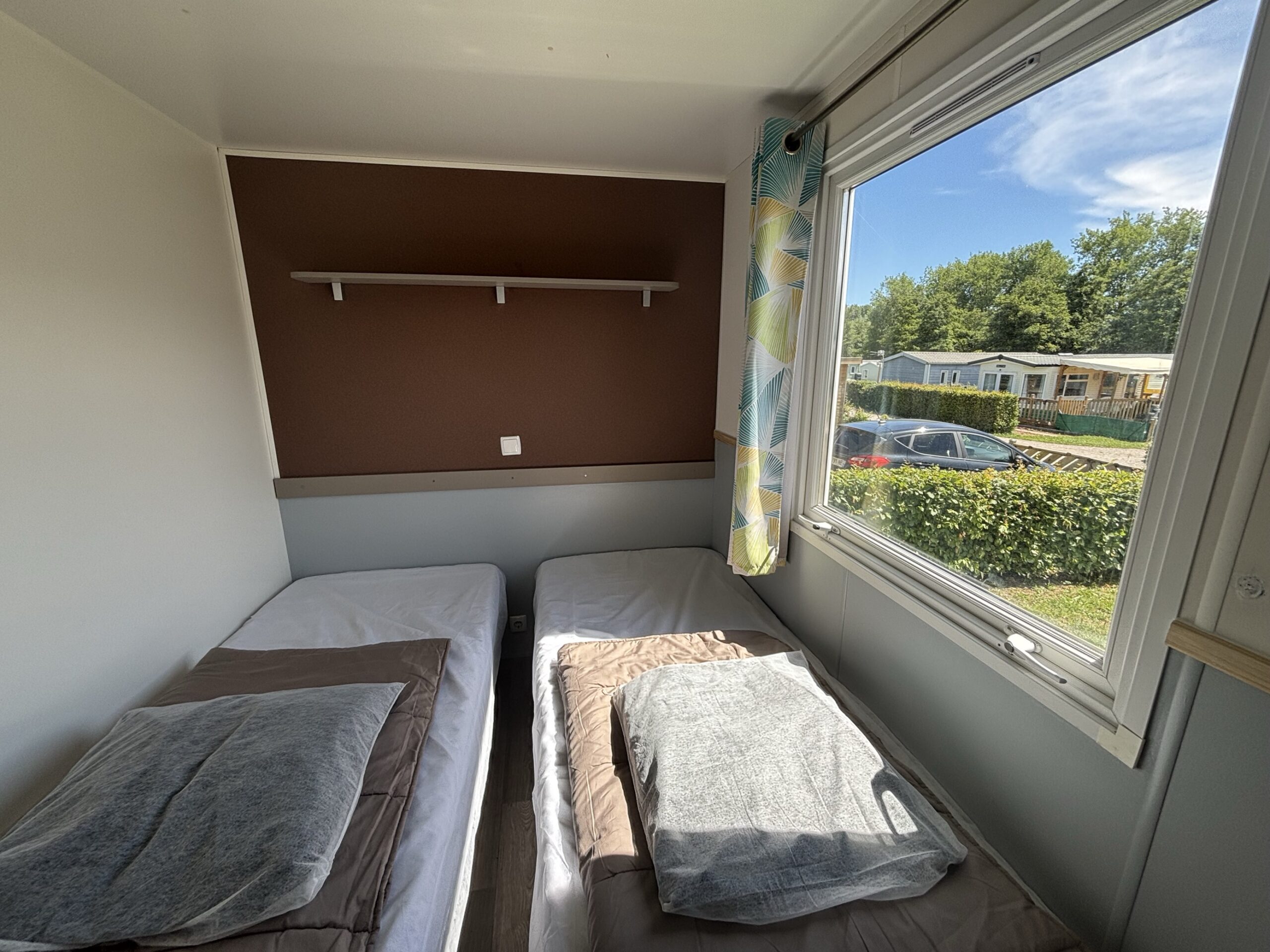 Deuxième chambre du mobil-home P8 au camping La Sensation