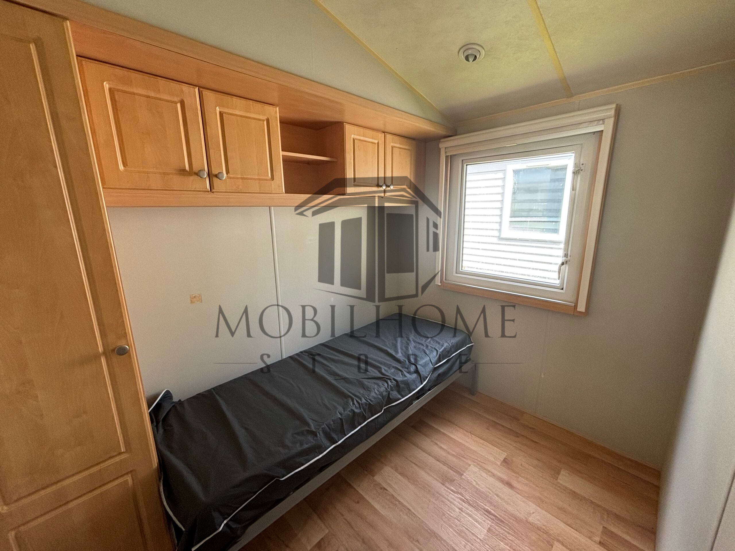 Deuxième chambre du mobil-home P24 au camping La Sensation