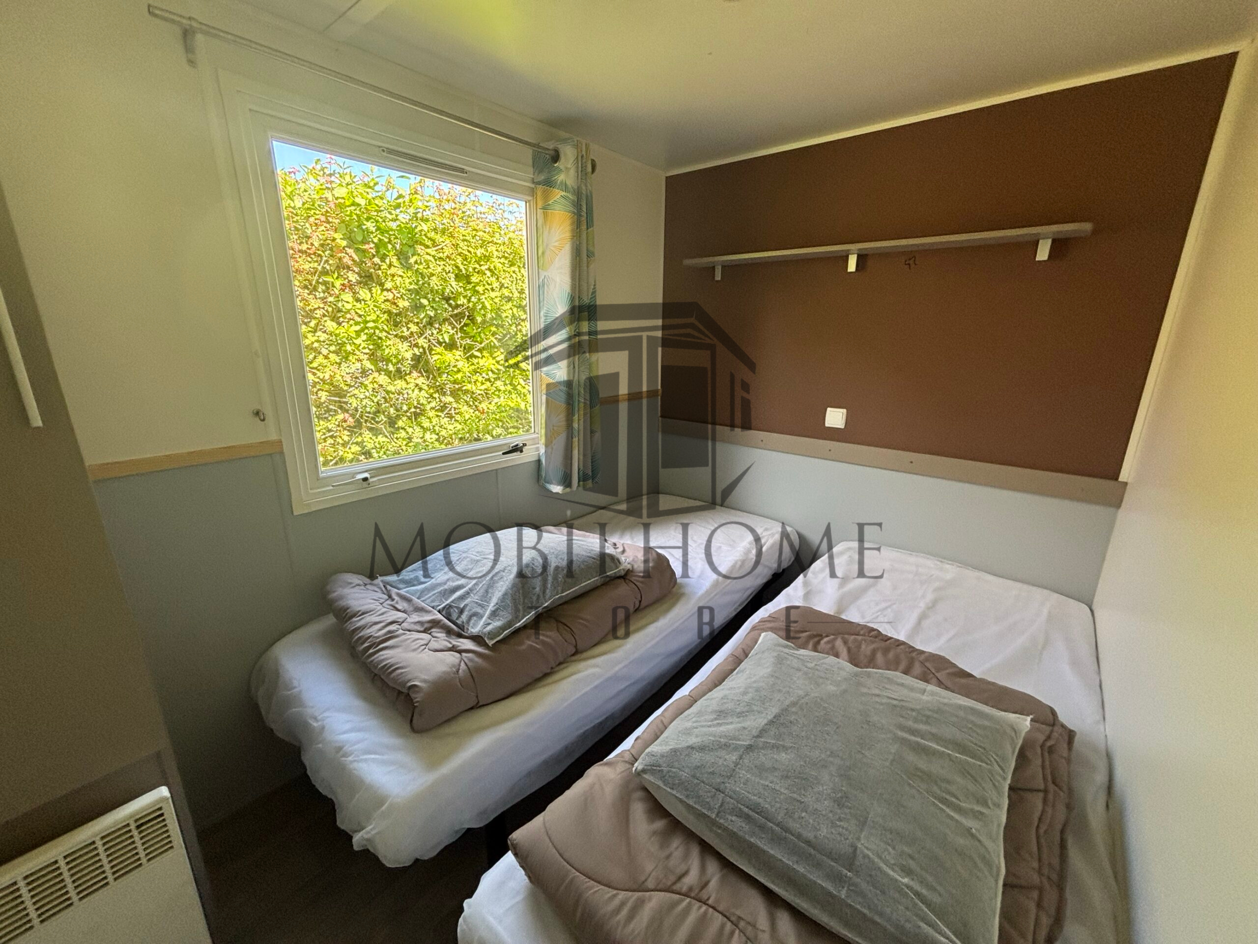 Deuxième chambre du mobil-home P8 au camping La Sensation