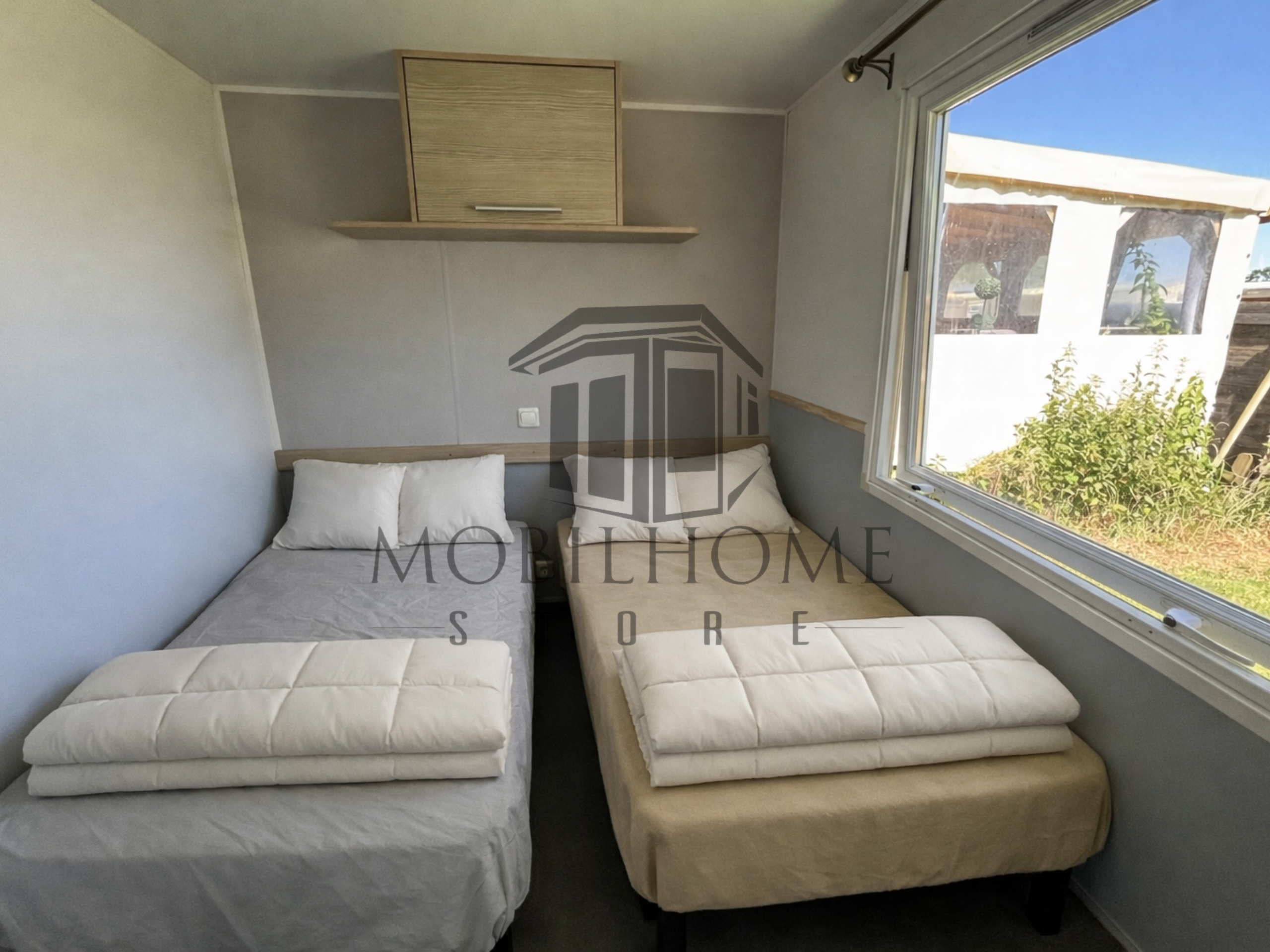 Deuxième chambre du mobil-home P92 au camping La Sensation