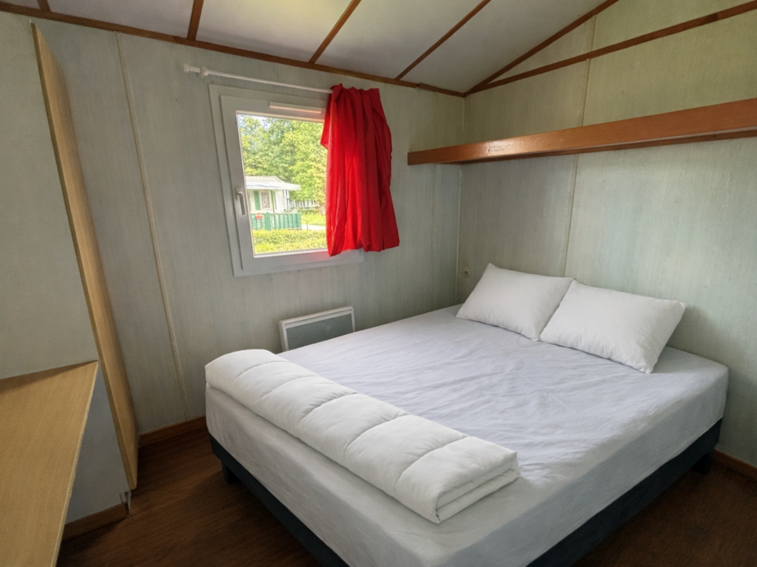Chambre parentale du mobil-home Cygne