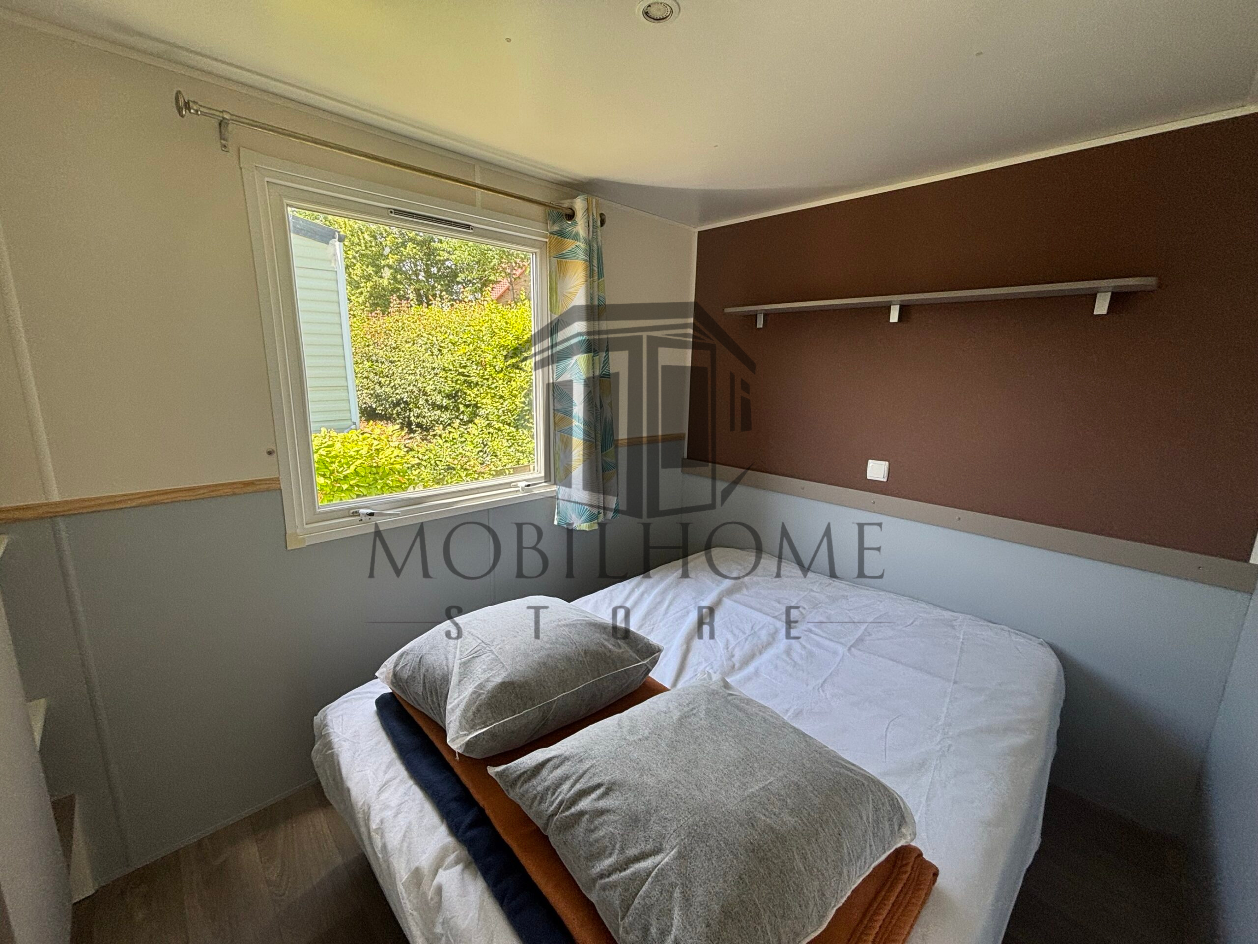 Chambre parentale du mobil-home P8 au camping La Sensation