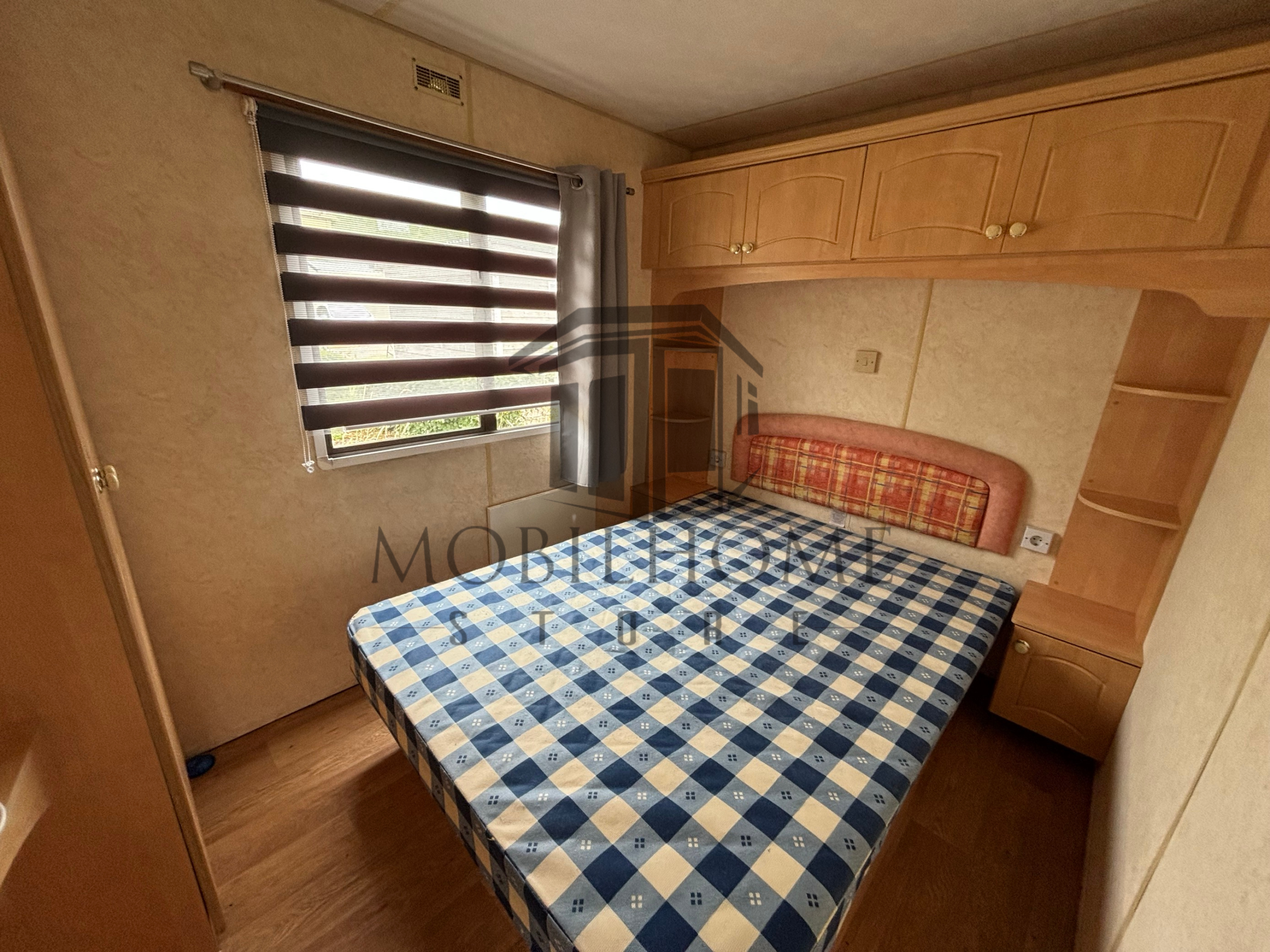 Chambre parentale du mobil-home P82