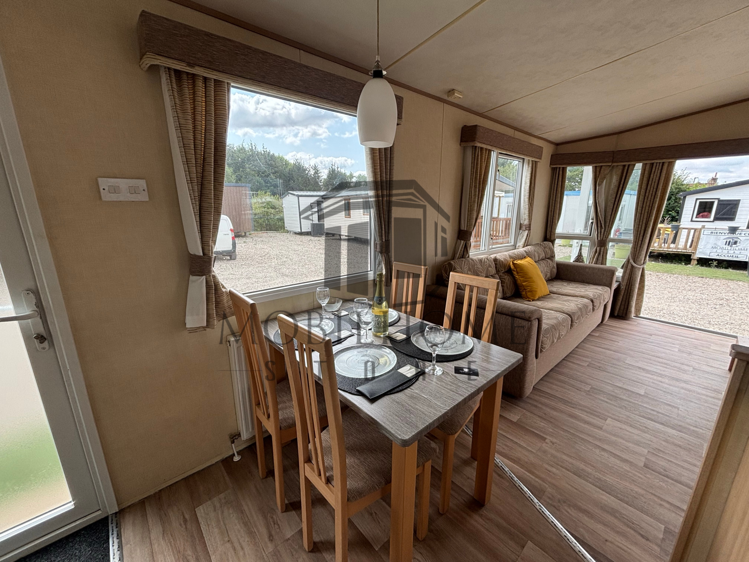 Coin repas du mobil-home ABI DERWENT