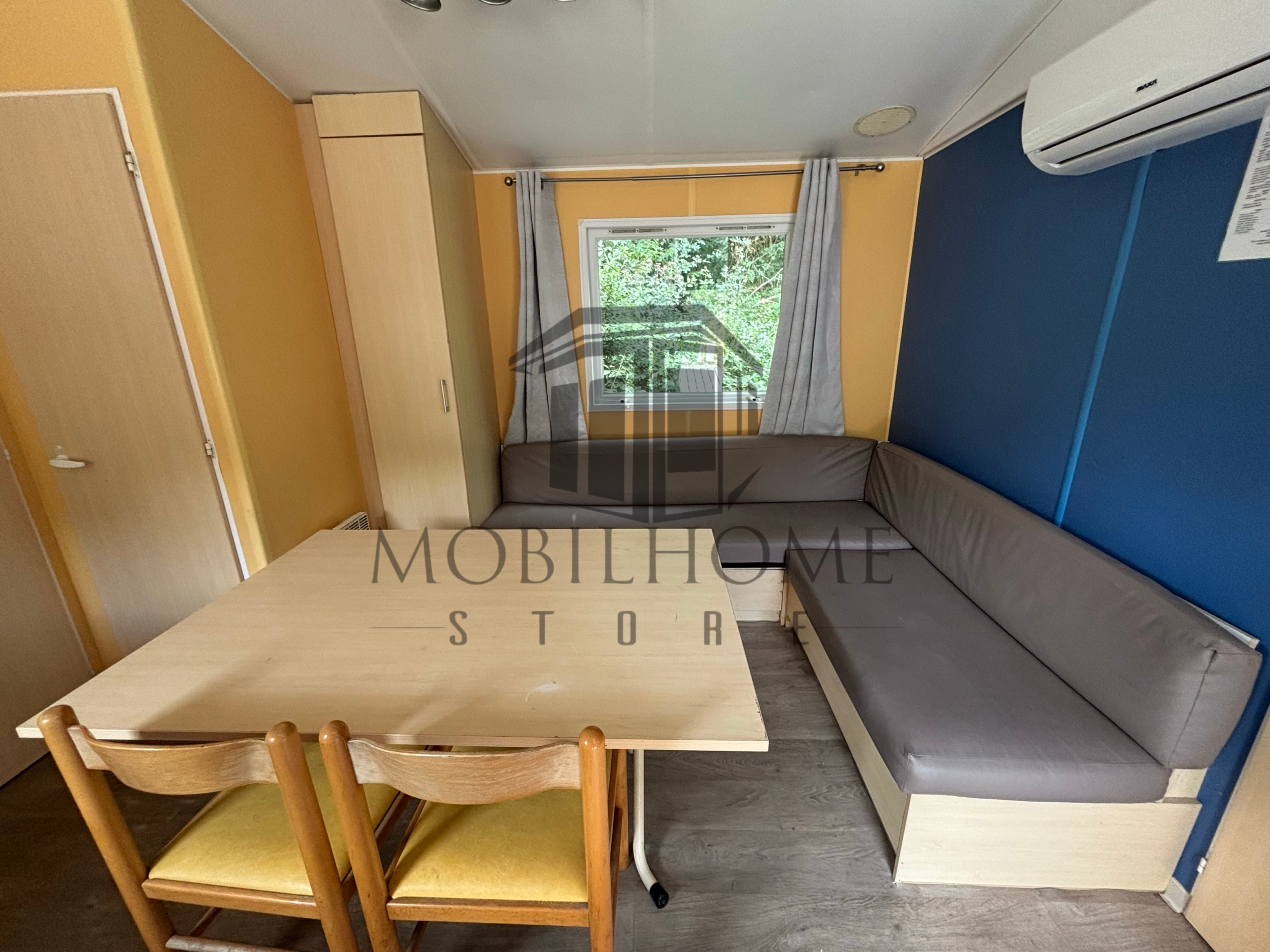 Coin repas du mobil-home IRM SUPER TITANIA