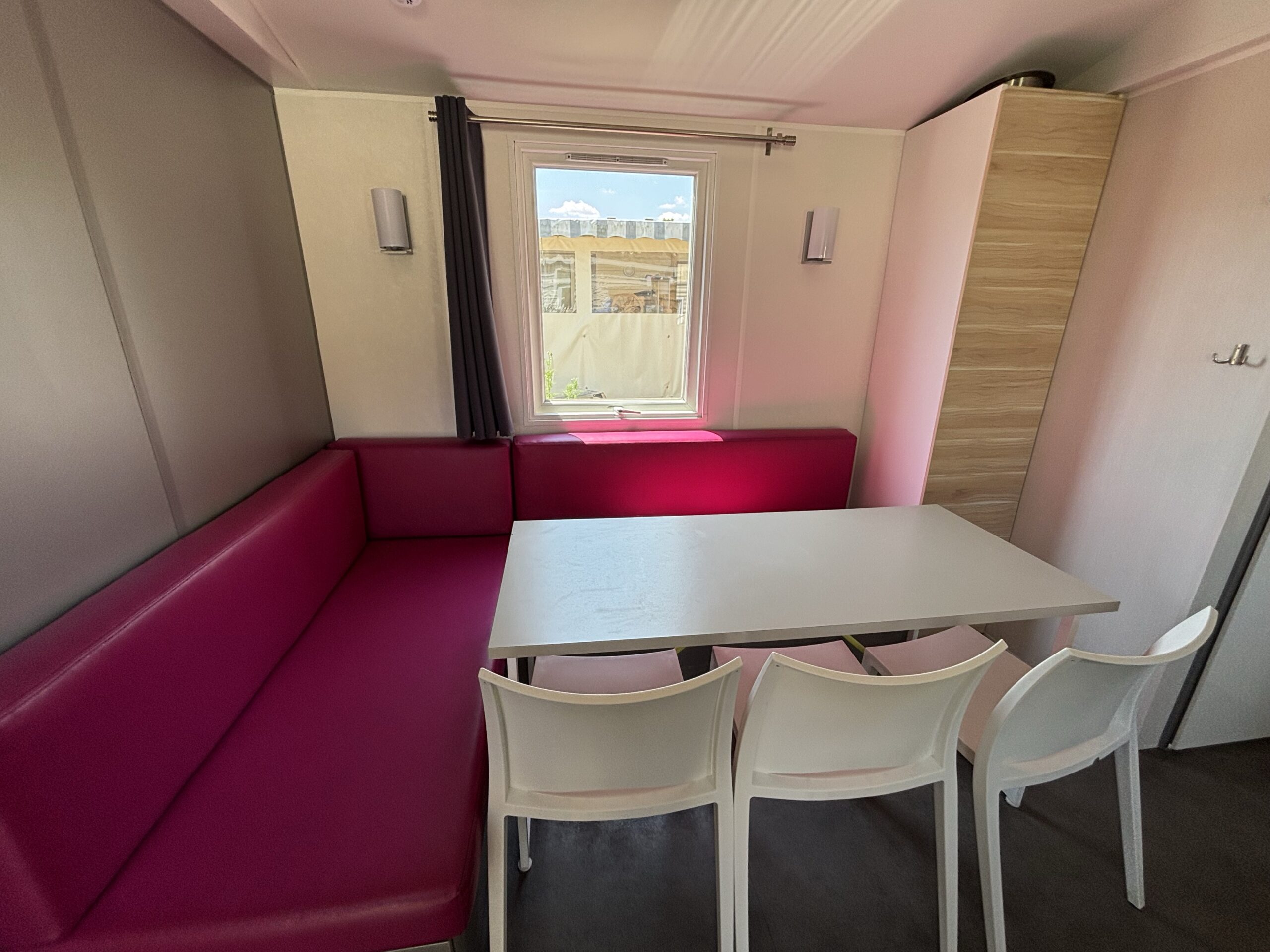 Coin repas du mobil-home Le Temp'o