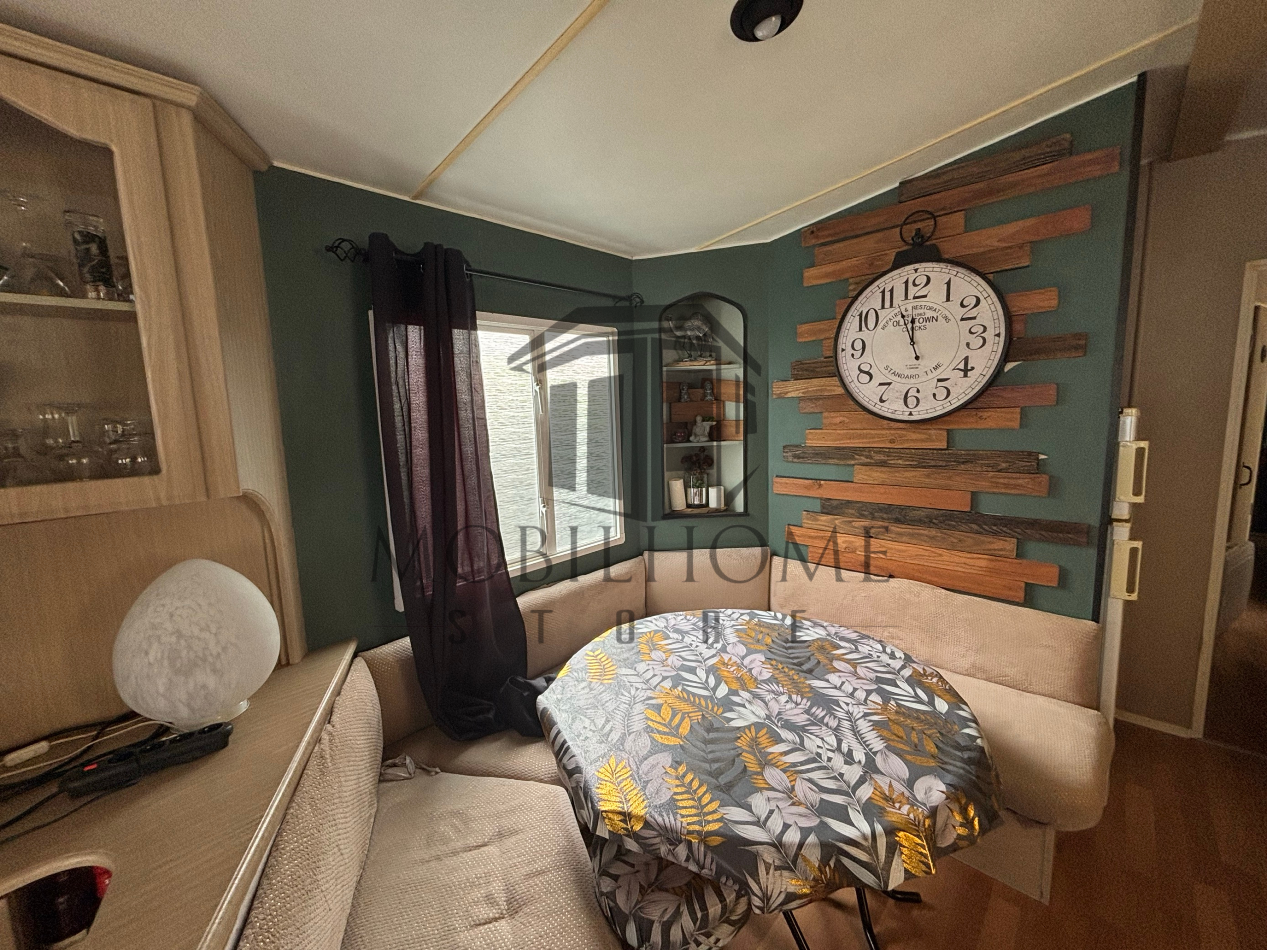 Coin repas du mobil-home P45 au camping de La Sensation