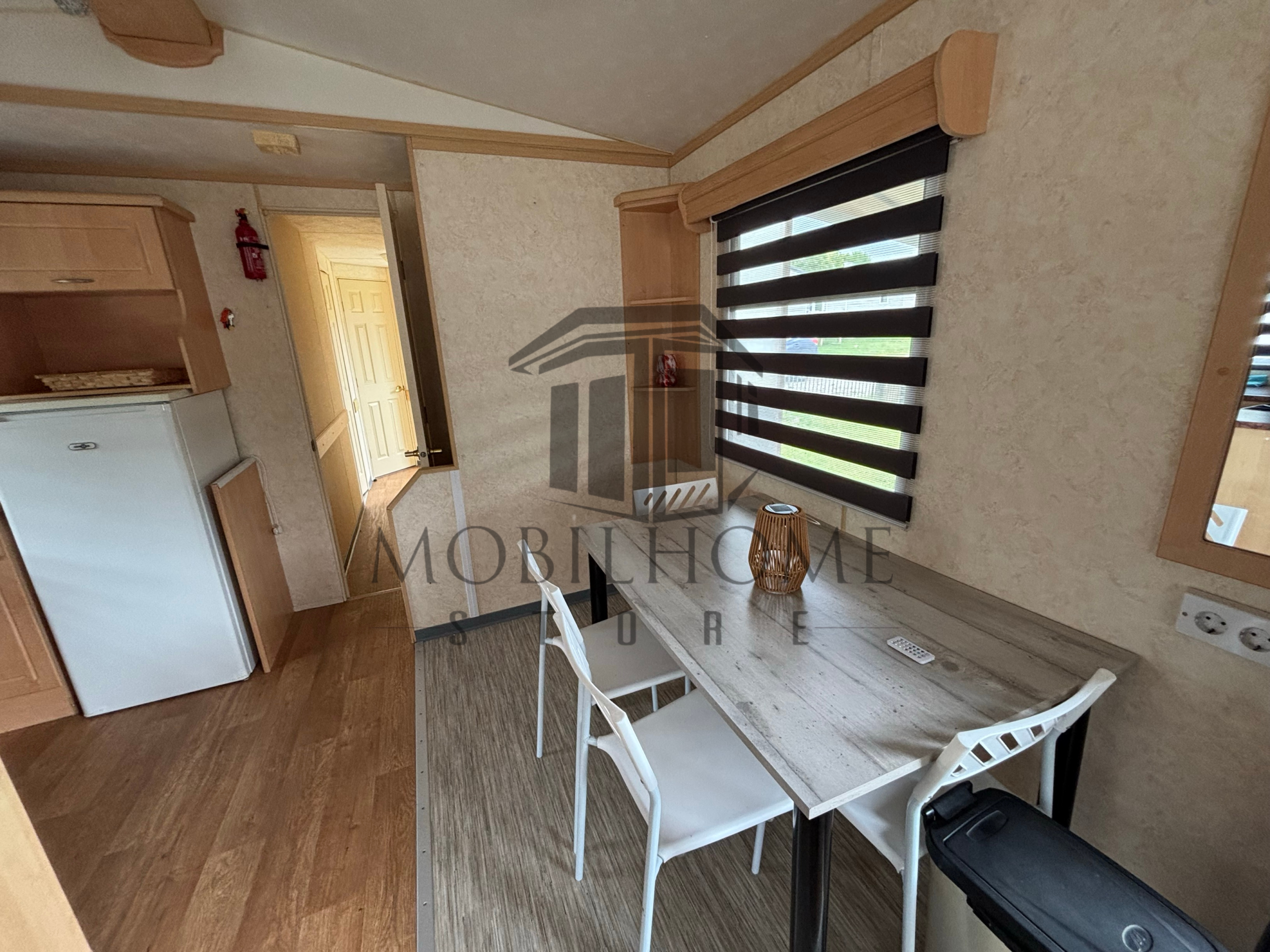 Coin repas du mobil-home P82
