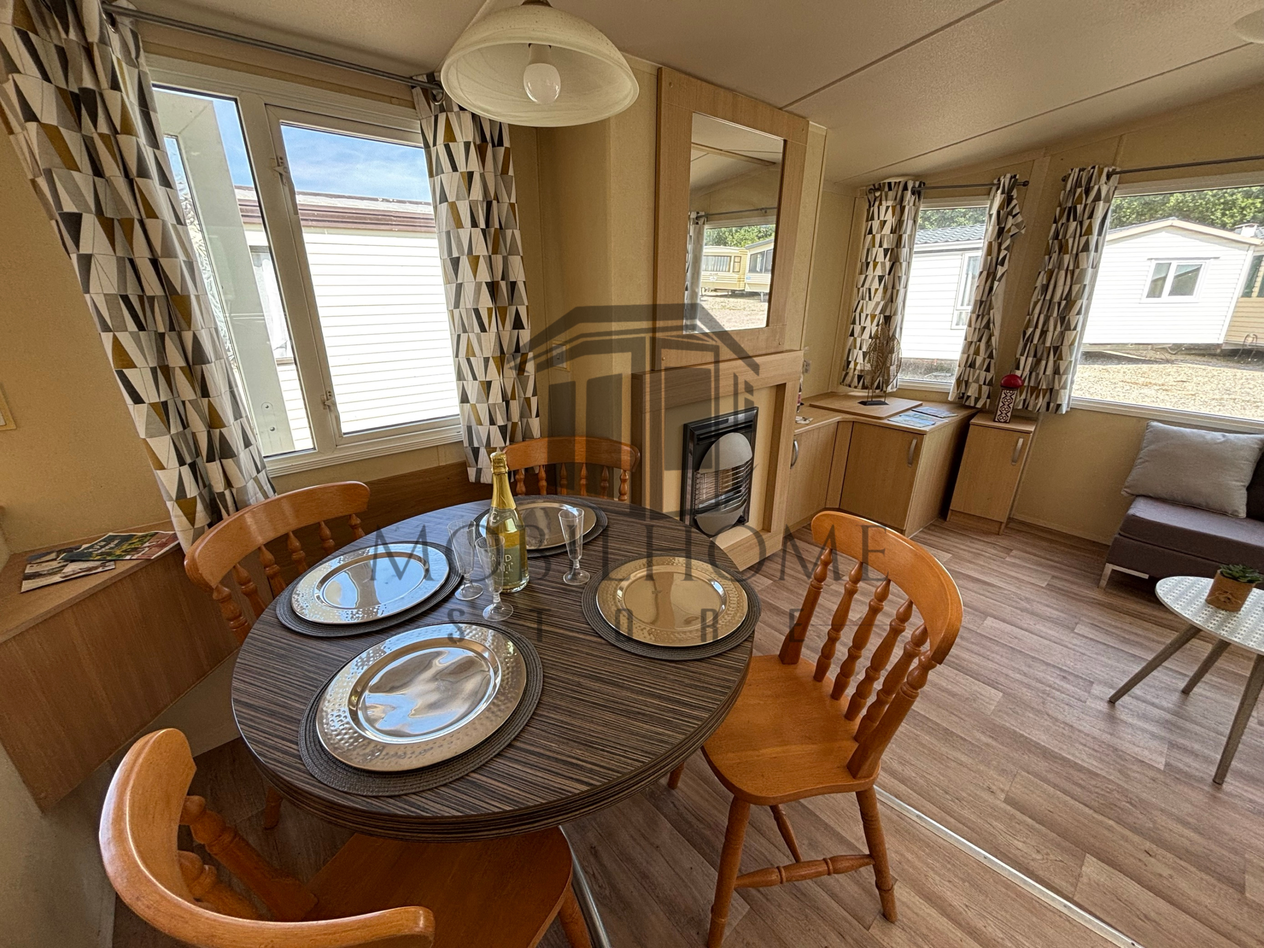 Coin repas du mobil-home SWIFT BURGUNDY