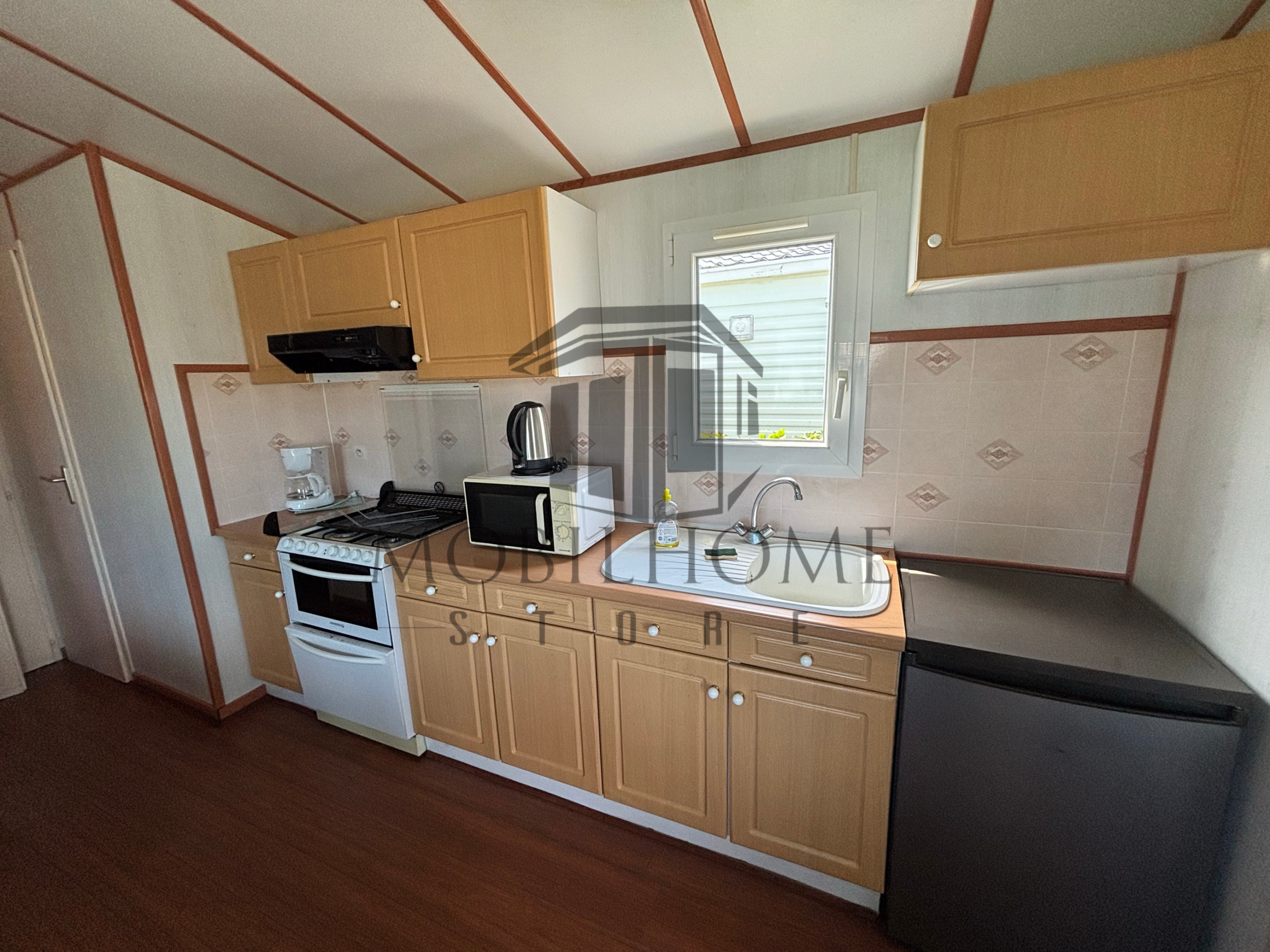 Cuisine du mobil-home P37 au camping La Sensation
