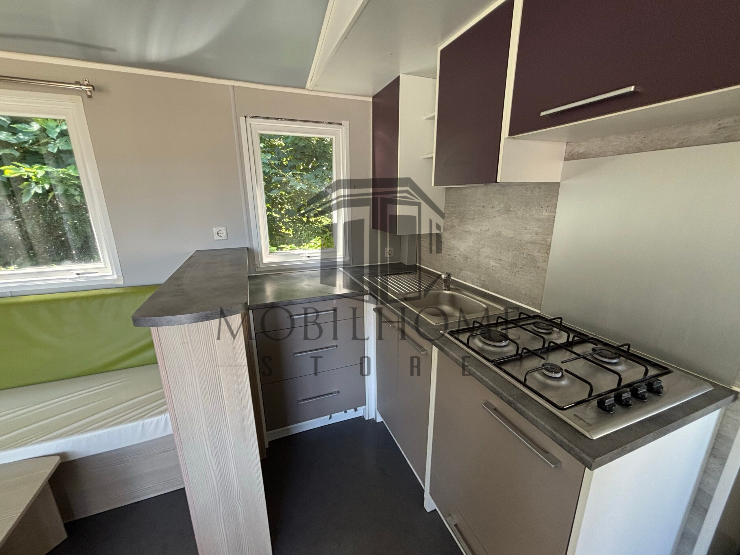 Cuisine du mobil-home P92 au camping La Sensation