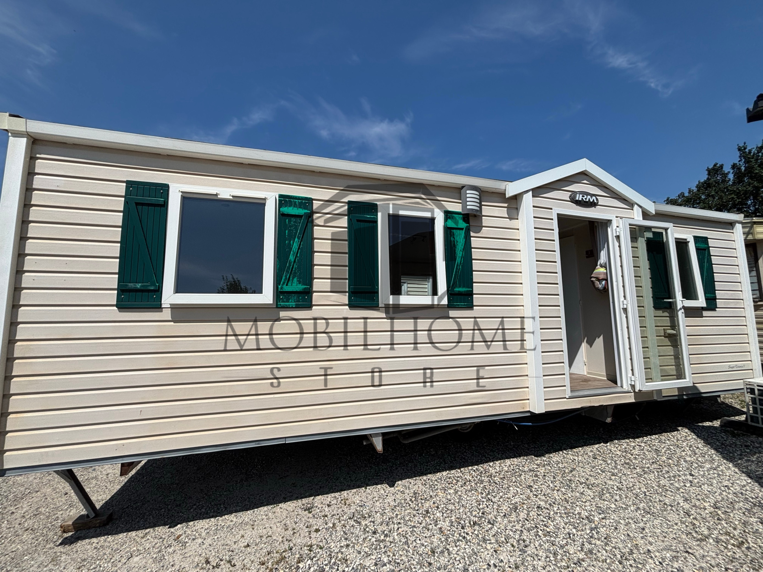 Devanture du mobil-home IRM SUPER TITANIA 3 CH