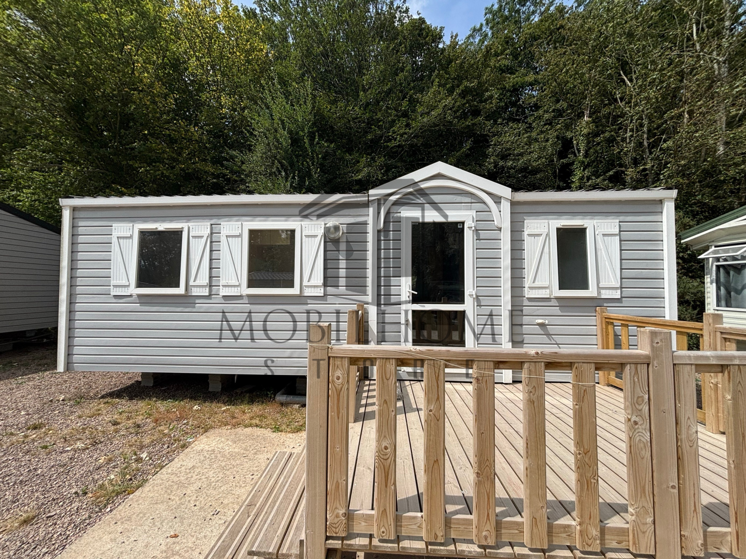 Devanture du mobil-home IRM SUPER TITANIA