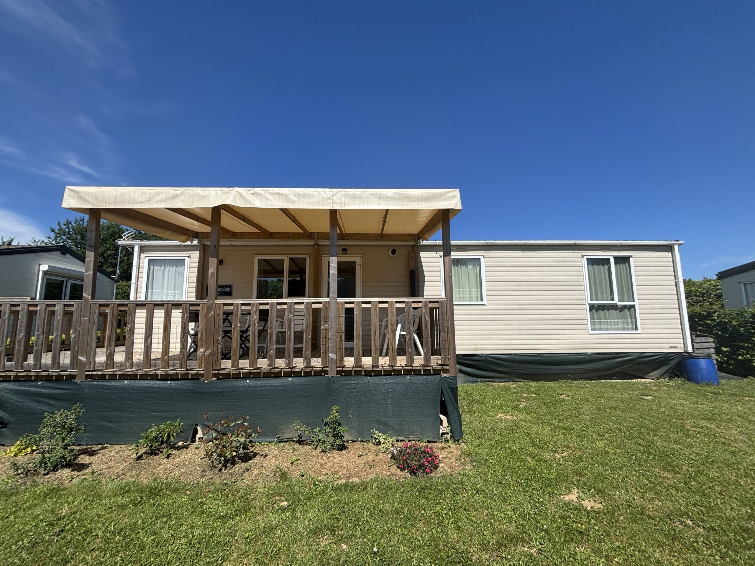 Devanture du mobil-home Mouette au camping La Sensation