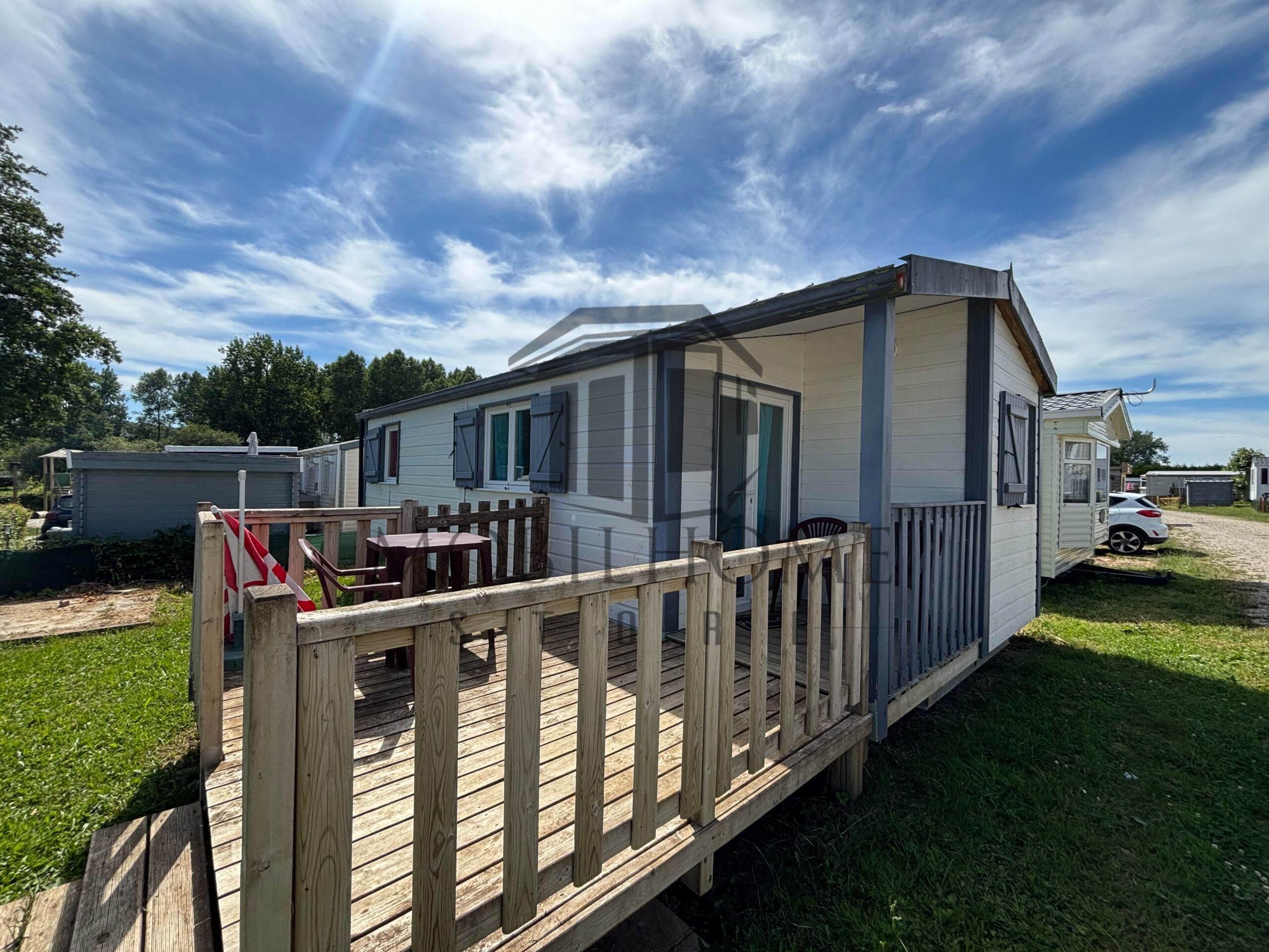 Devanture du mobil-home P37 au camping La Sensation
