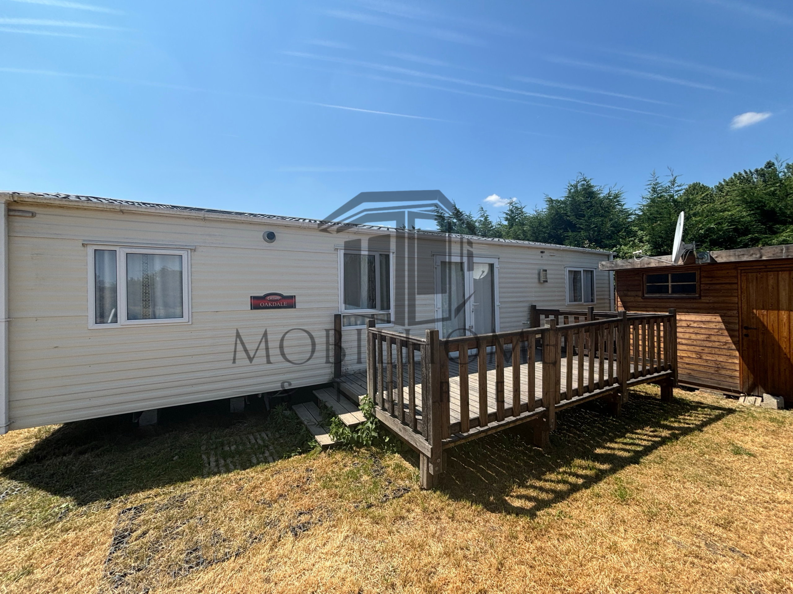 Devanture du mobil-home P57 vendu sur emplacement au camping de La Nouvelle Aventure