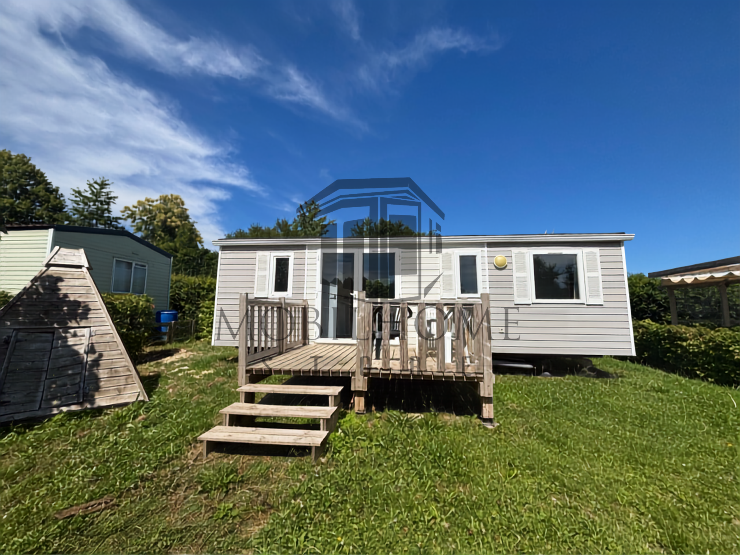 Devanture du mobil-home P8 au camping La Sensation