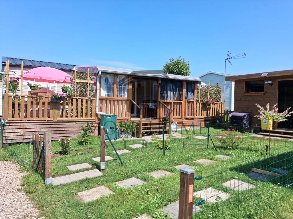 Devanture du mobil-home P83 au camping La Sensation