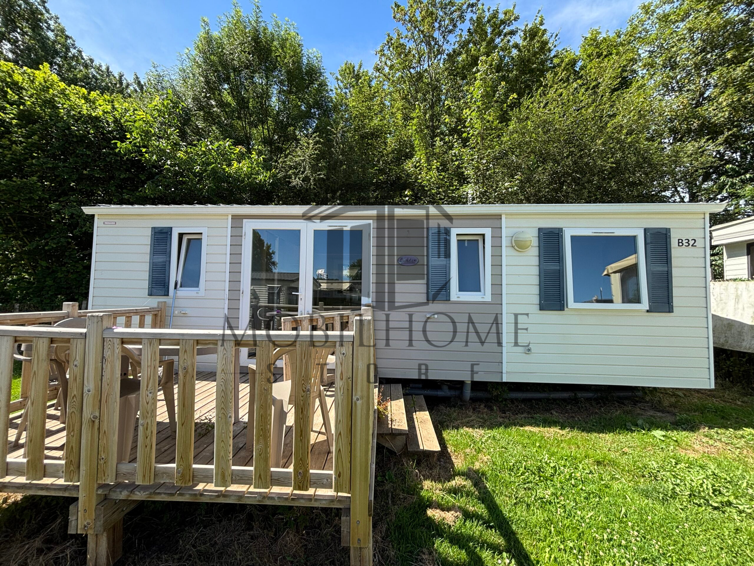 Devanture du mobil-home P92 au camping La Sensation