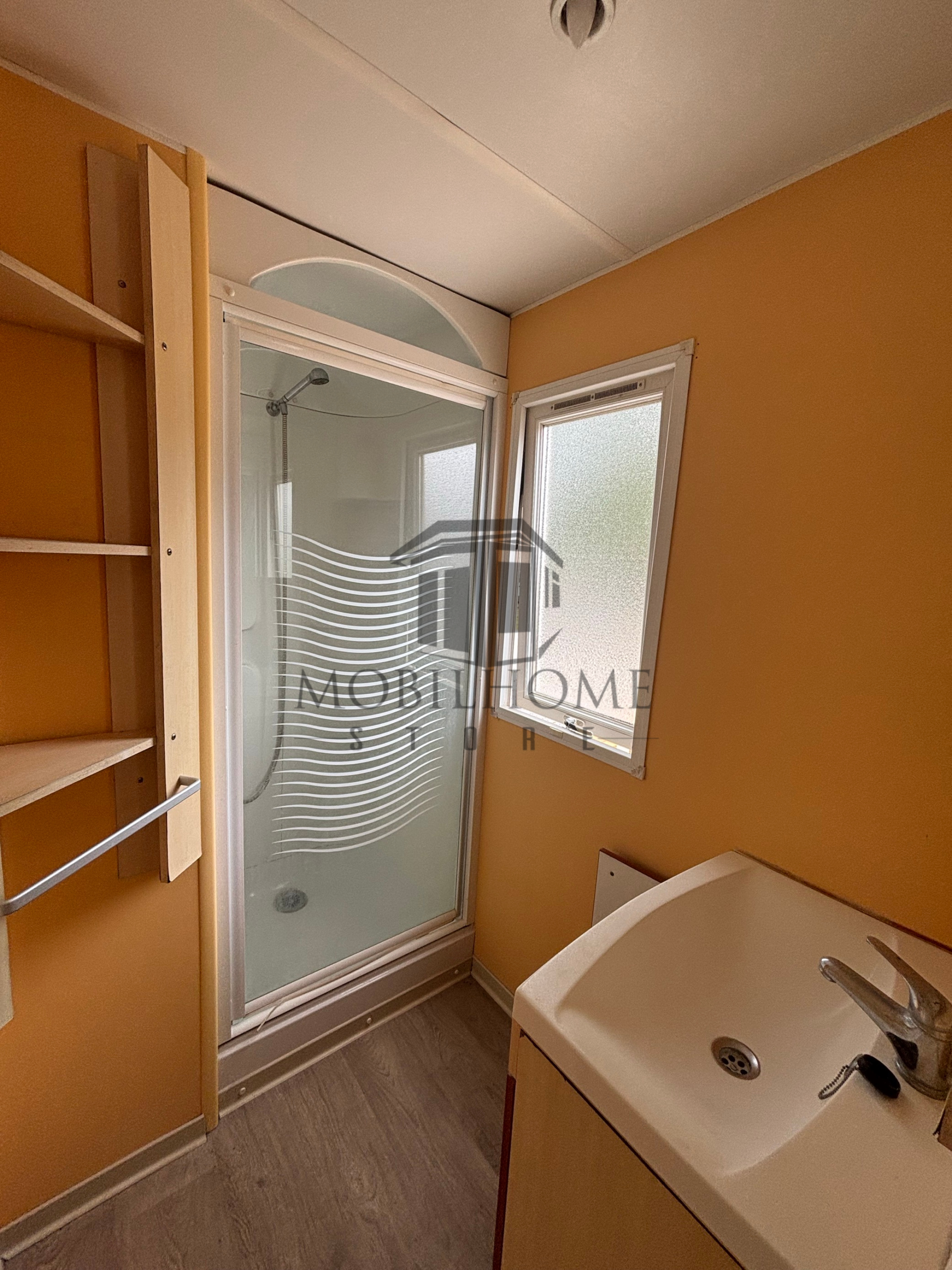 Salle d'eau du mobil-home IRM SUPER TITANIA