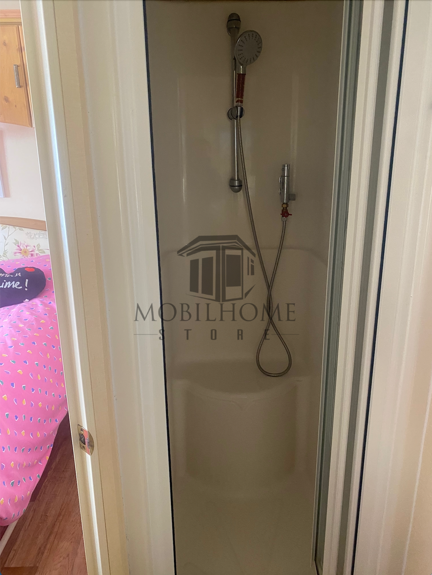 Salle d'eau du mobil-home P14 au camping La Nouvelle Aventure