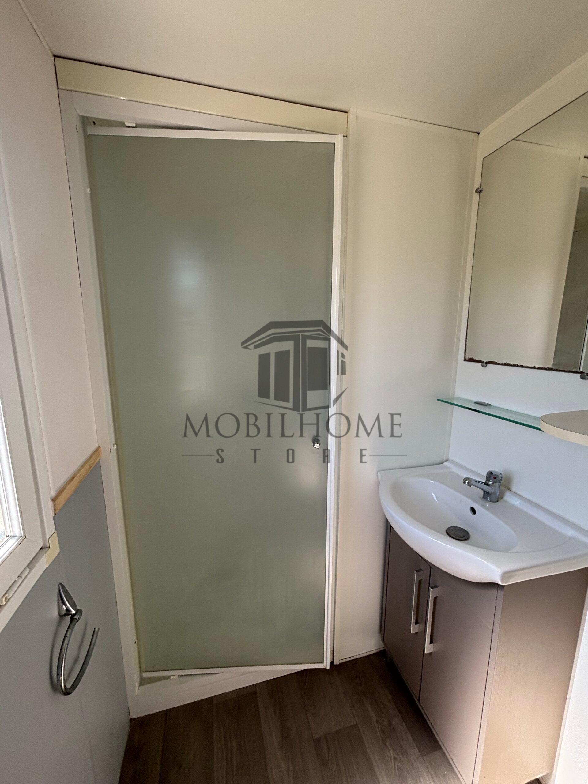 Salle d'eau du mobil-home P8 au camping La Sensation