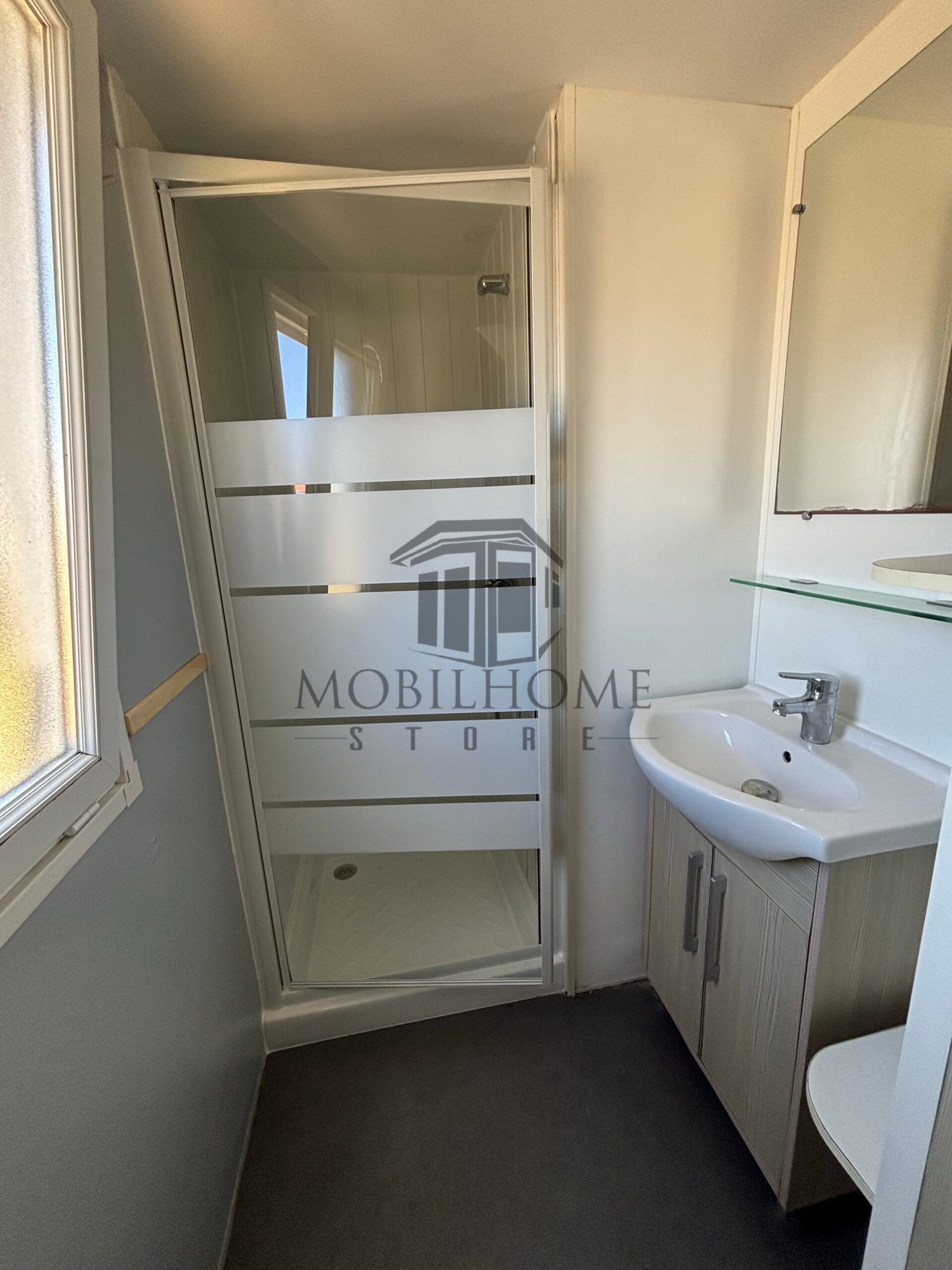 Salle d'eau du mobil-home P92 au camping La Sensation